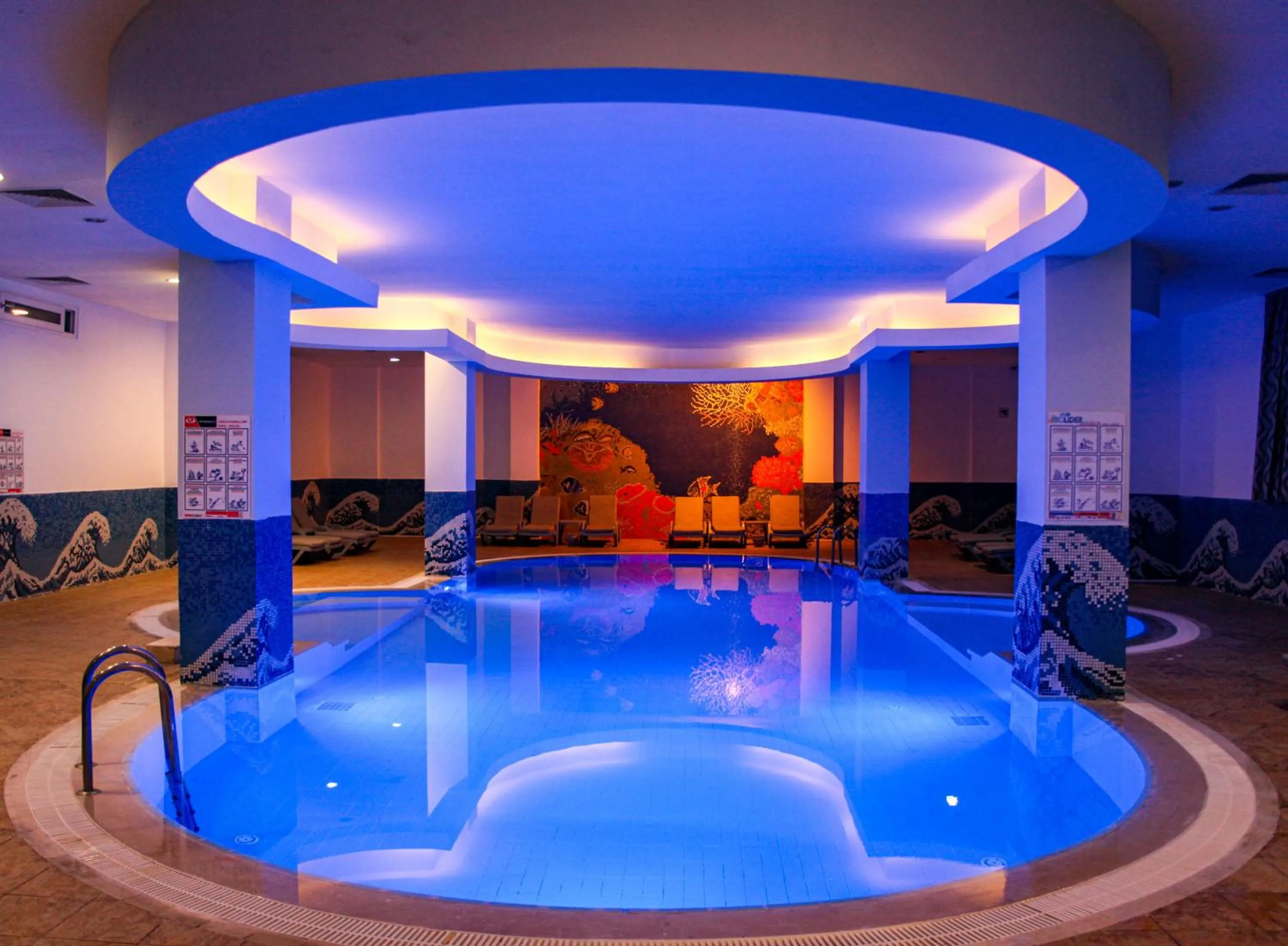 Swimming pool in Catamaran Quality Times