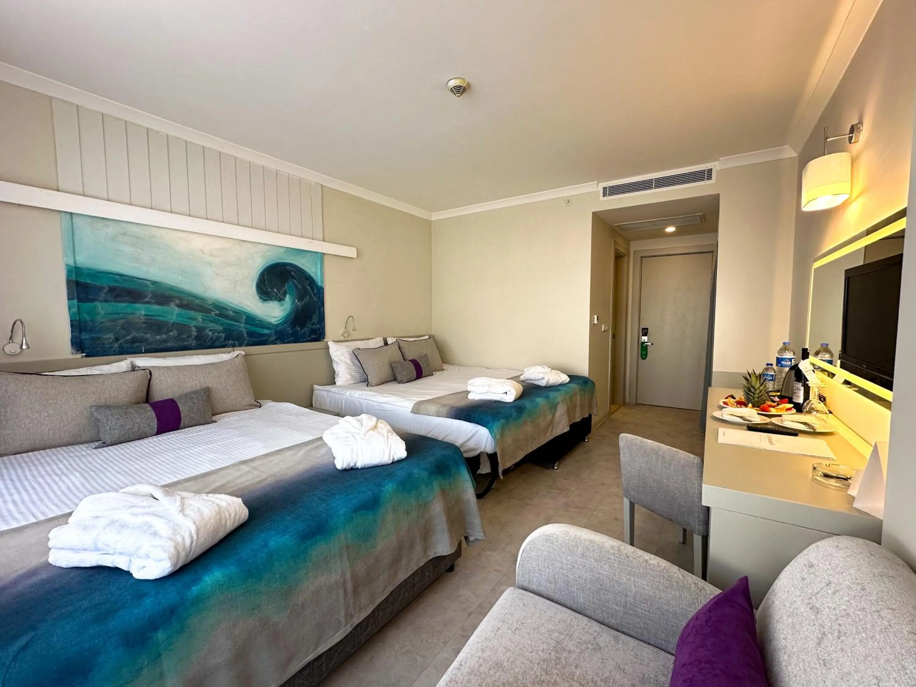 Photo of the whole room, Bed in Catamaran Quality Times