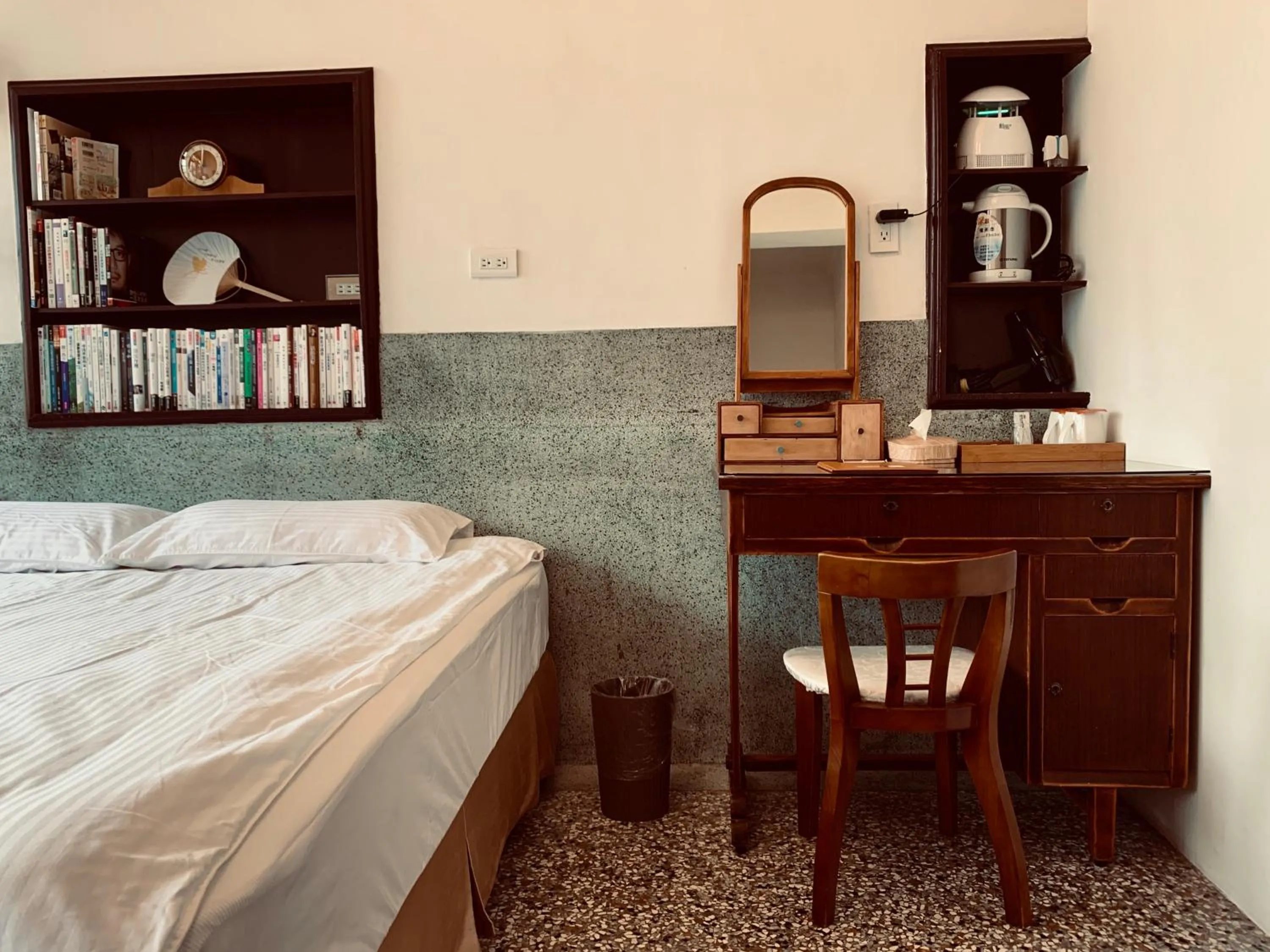 Photo of the whole room, Bed in Shennong 147