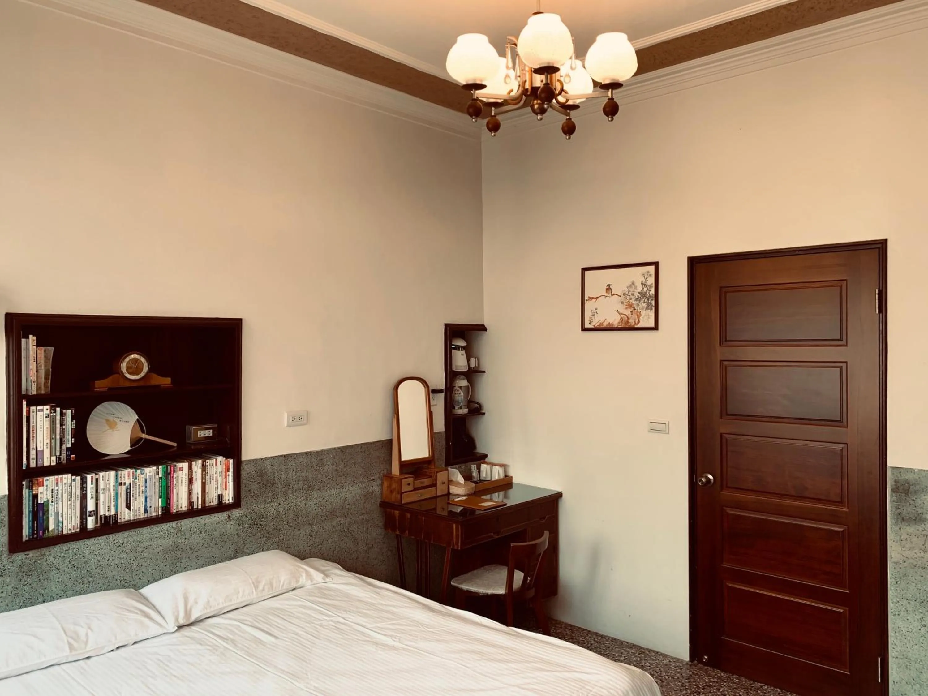 Photo of the whole room, Bed in Shennong 147