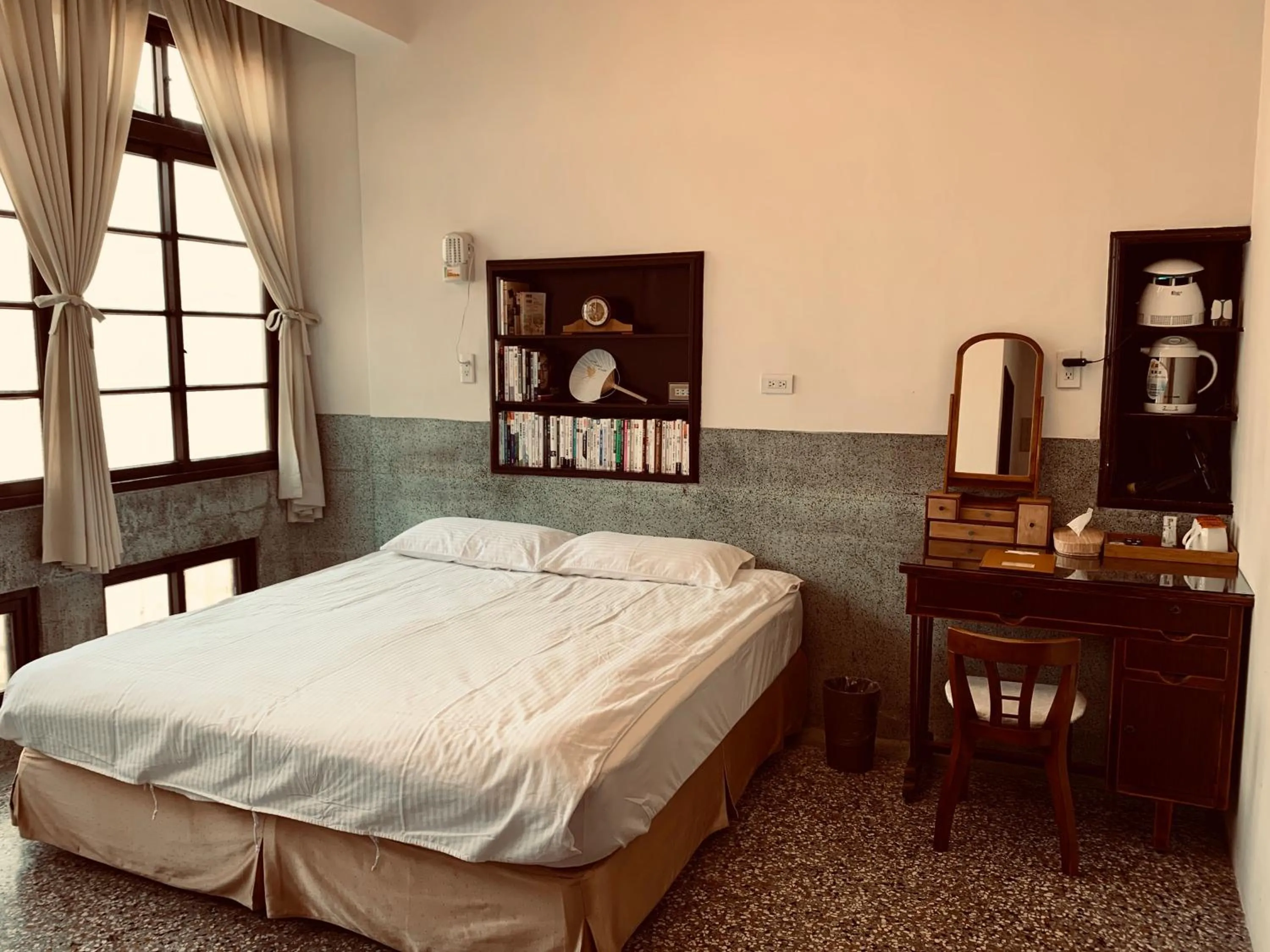 Photo of the whole room, Bed in Shennong 147