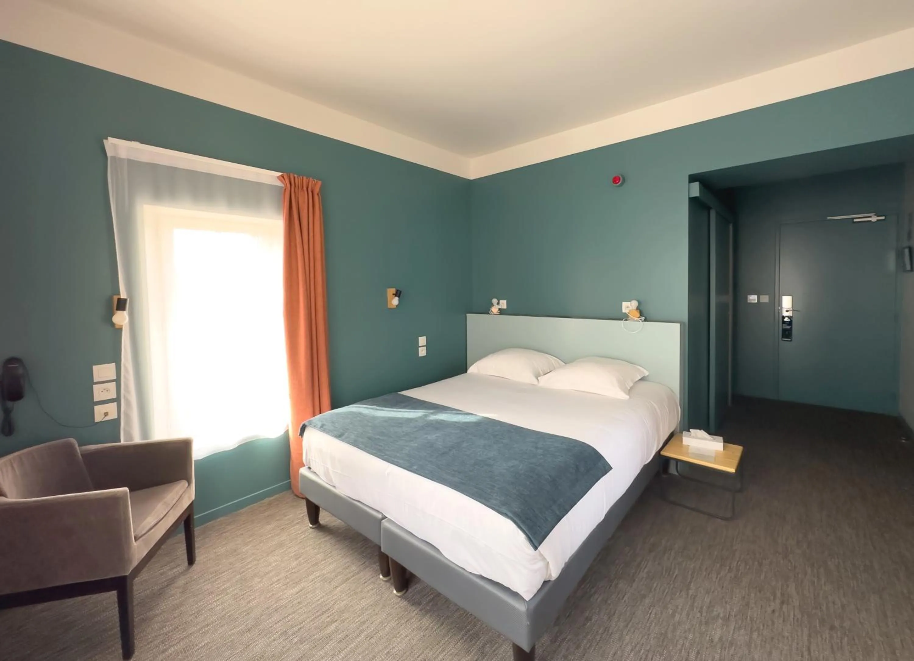 Bed in Logis Hôtel Ker Mor