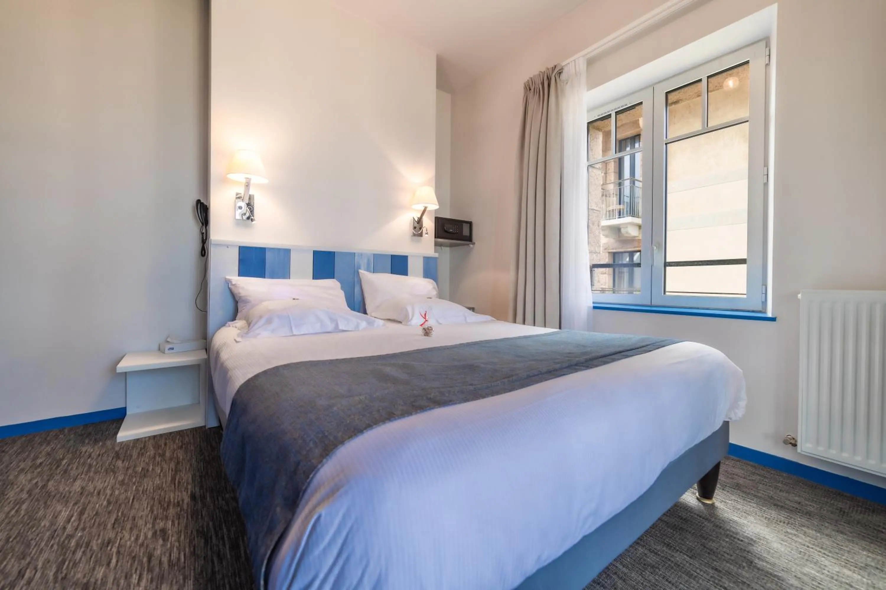 Bed in Logis Hôtel Ker Mor