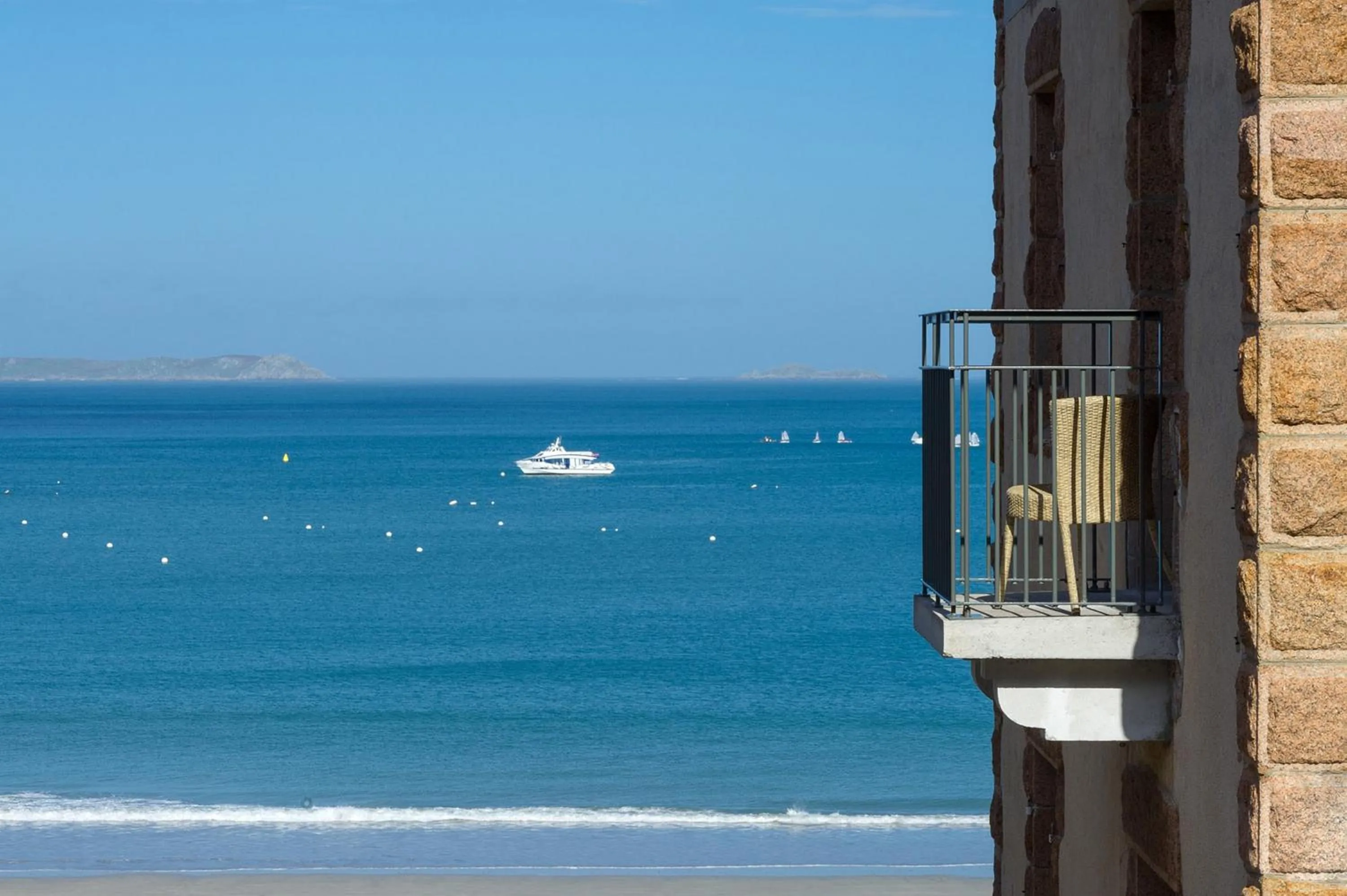 Balcony/Terrace in Logis Hôtel Ker Mor