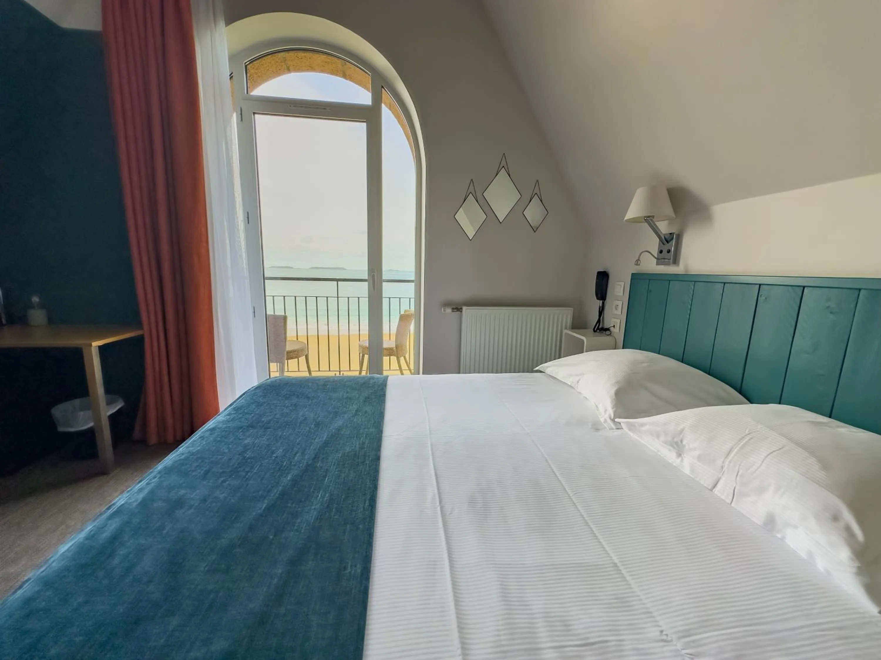 Sea view, Bed in Logis Hôtel Ker Mor