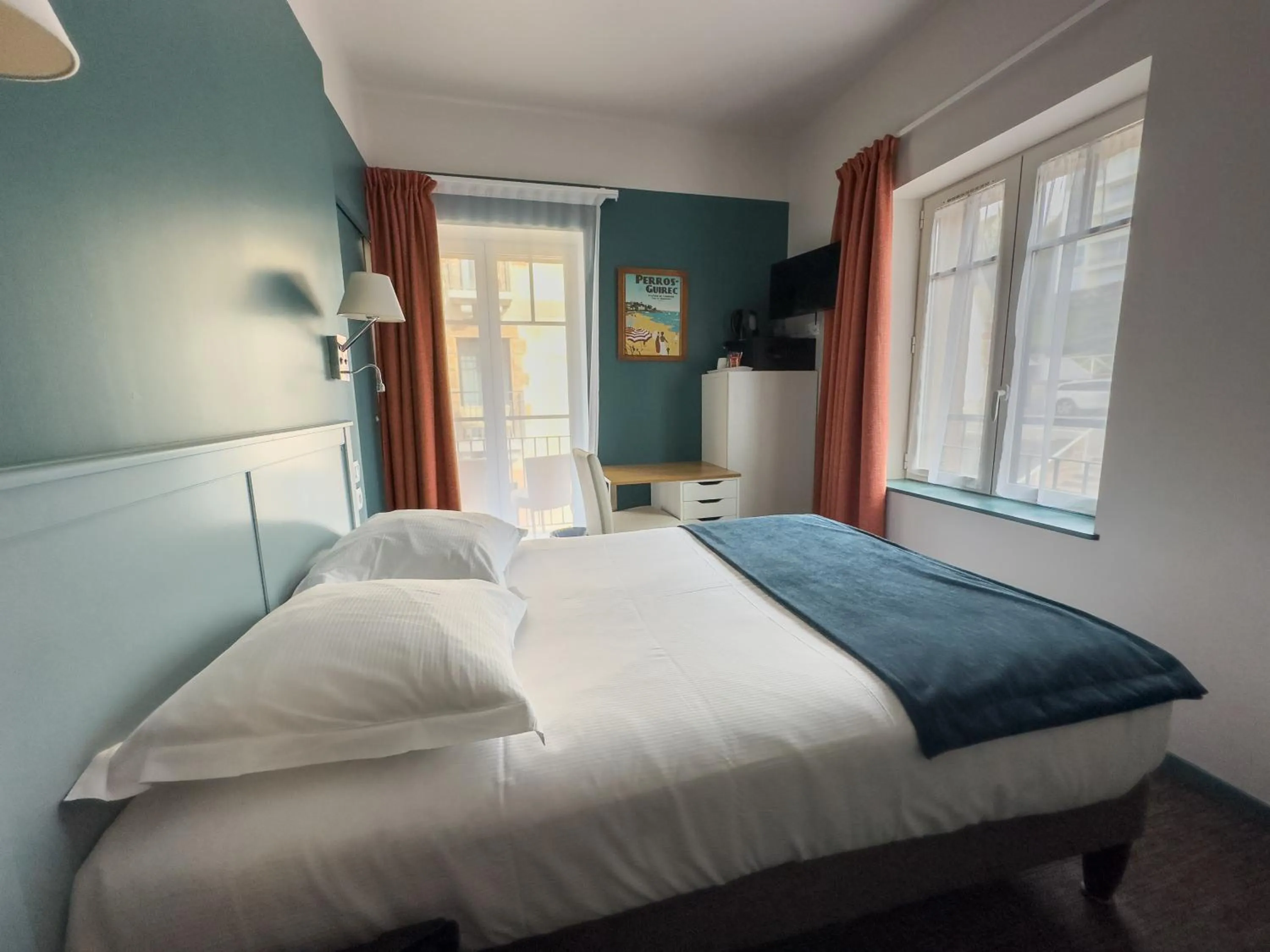 Bed in Logis Hôtel Ker Mor