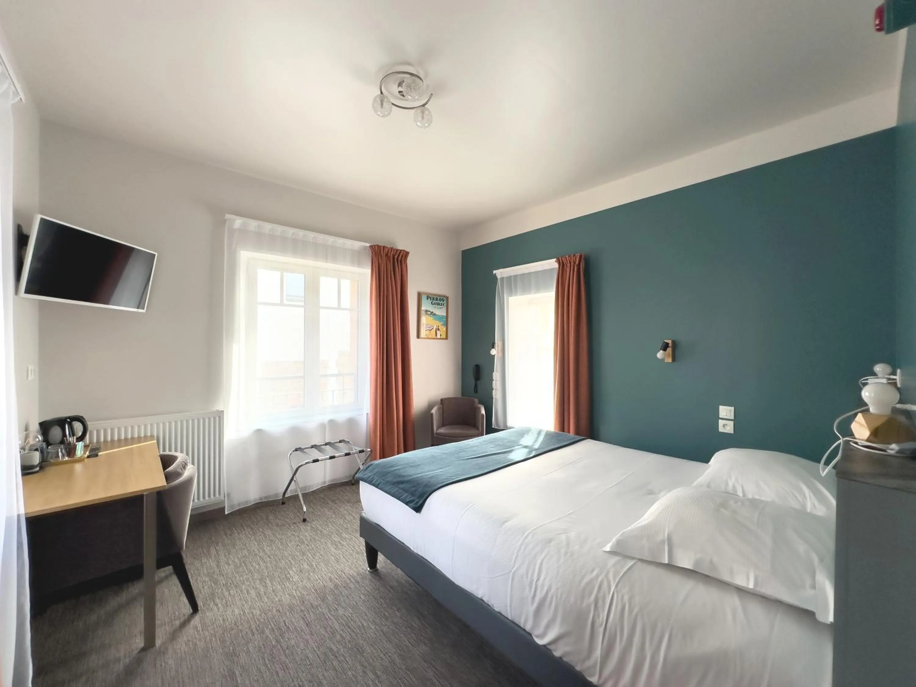 Bed in Logis Hôtel Ker Mor