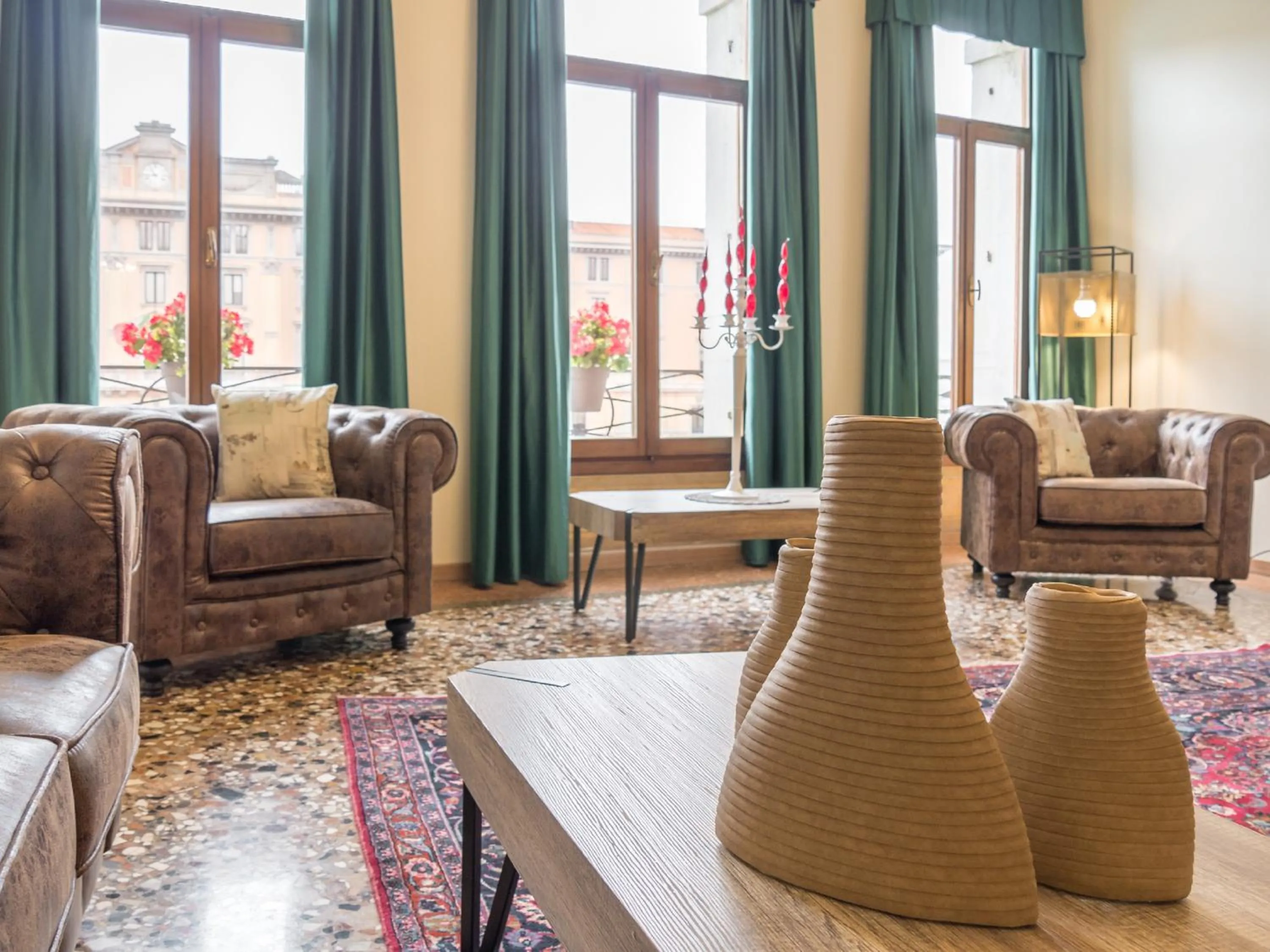 Lounge or bar in Grand Canal Suite by Wonderful Italy