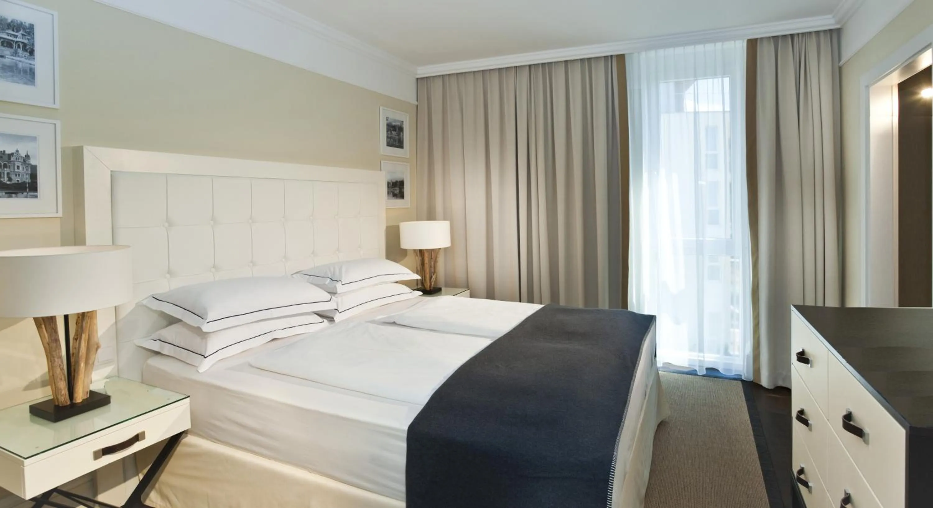 Bed in Seehotel Astoria