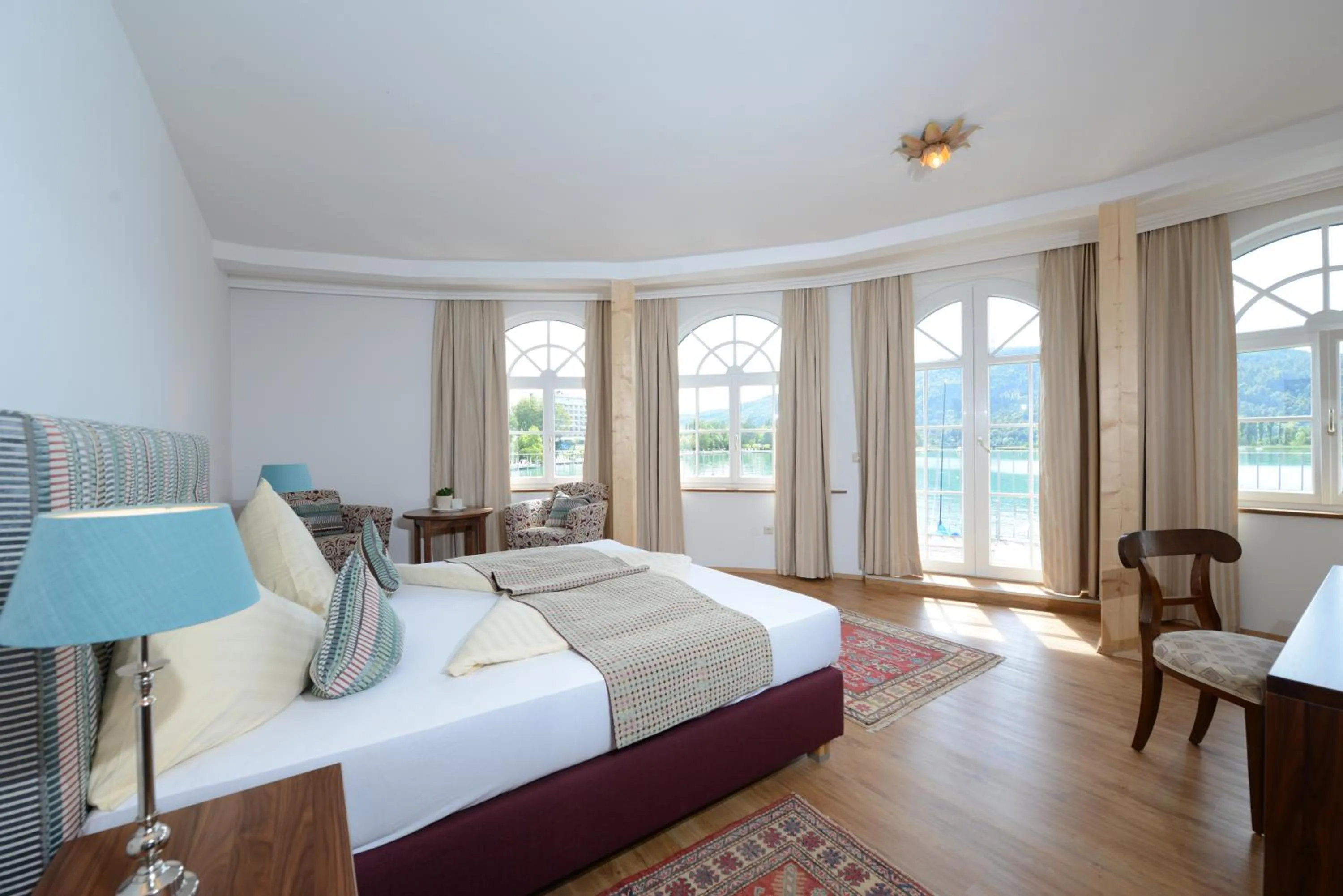 Bed in Seehotel Astoria