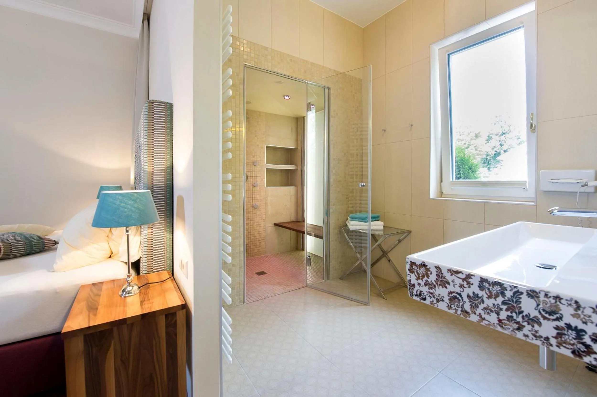 Bed in Seehotel Astoria