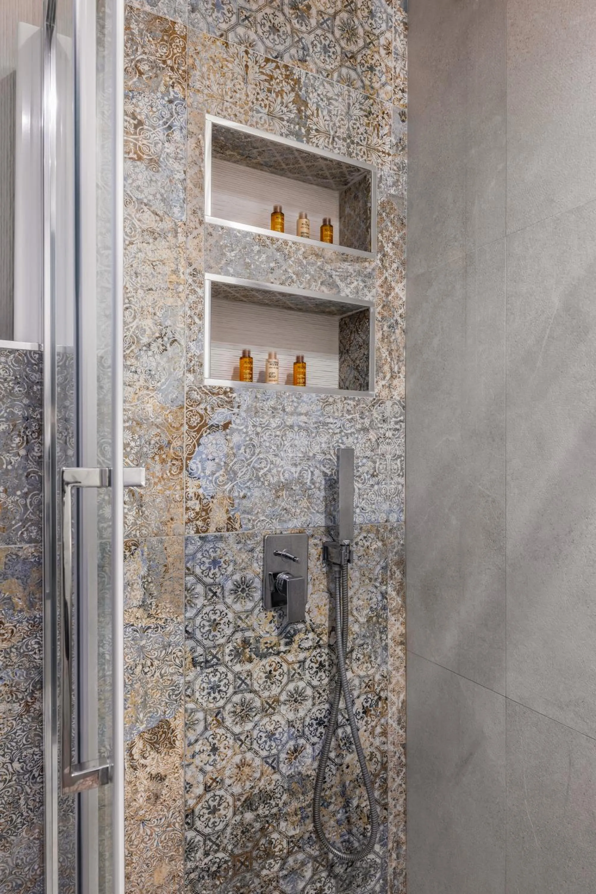 Blue Carpet Luxury Suites