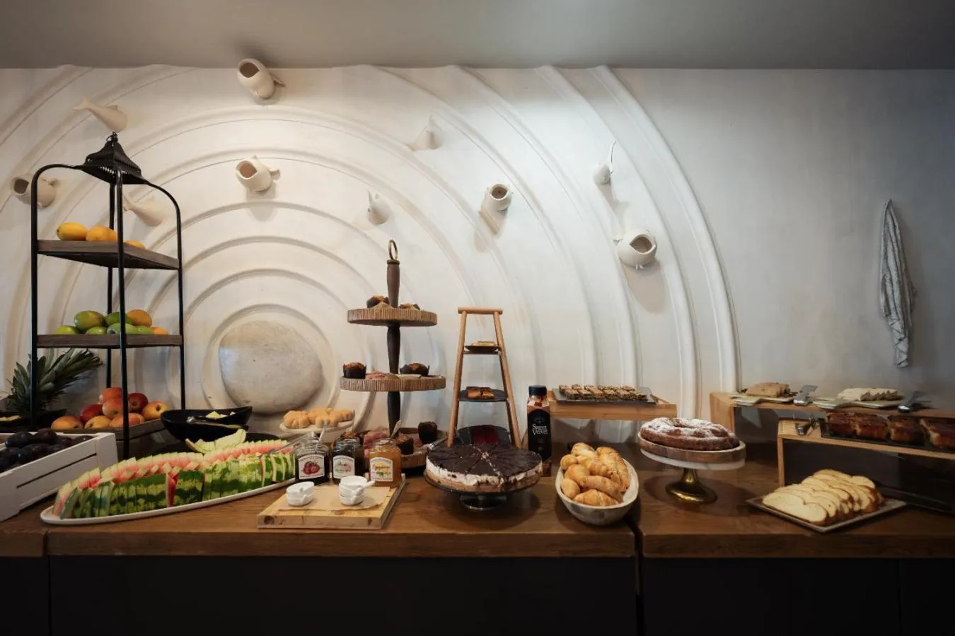 Restaurant/places to eat in Blue Carpet Luxury Suites