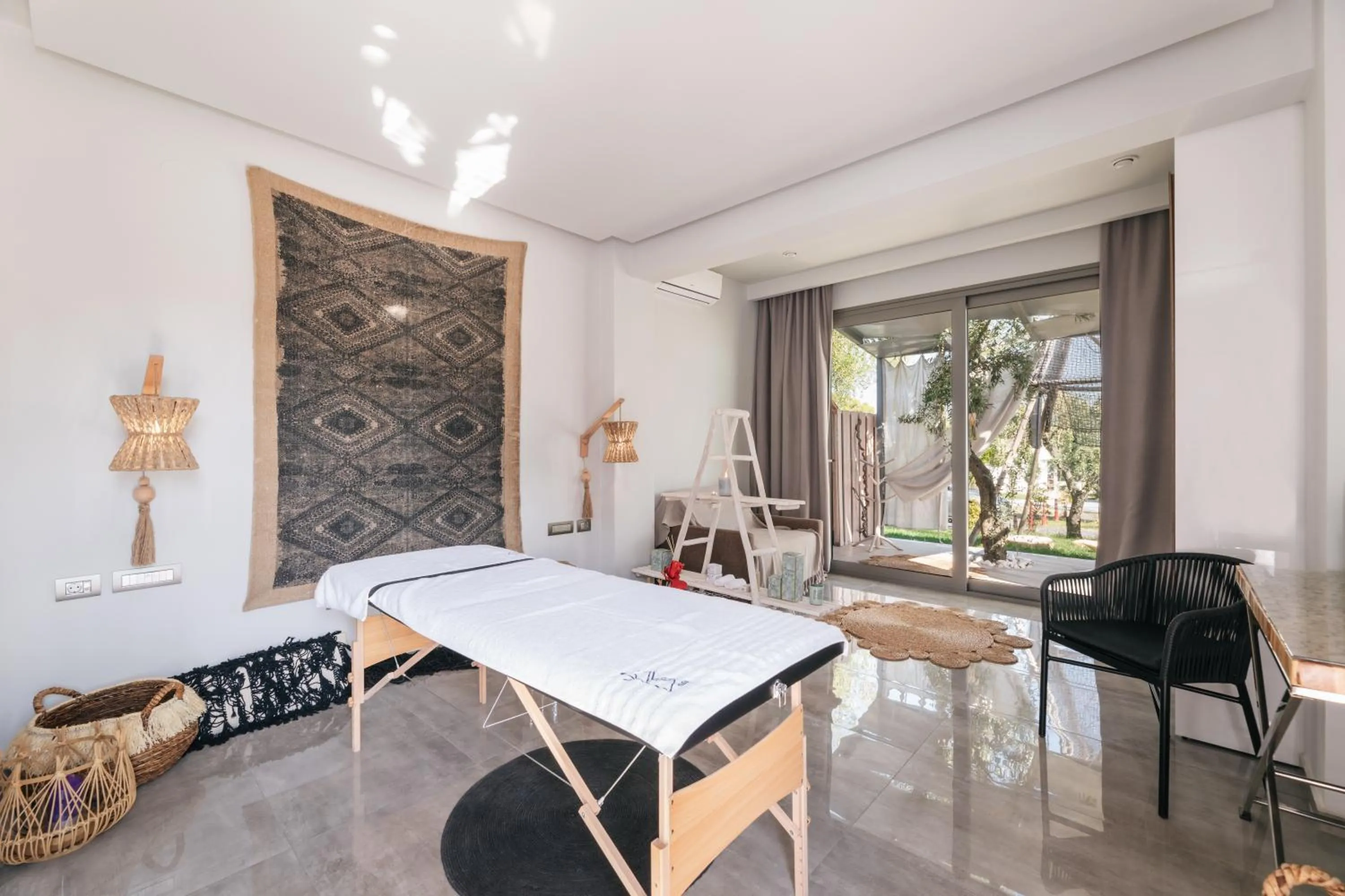 Spa and wellness centre/facilities, Bed in Blue Carpet Luxury Suites