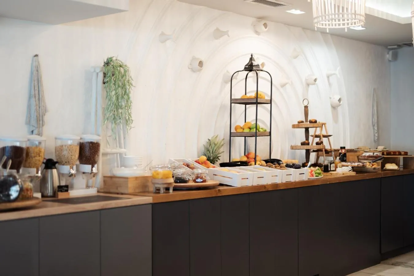 Restaurant/places to eat in Blue Carpet Luxury Suites