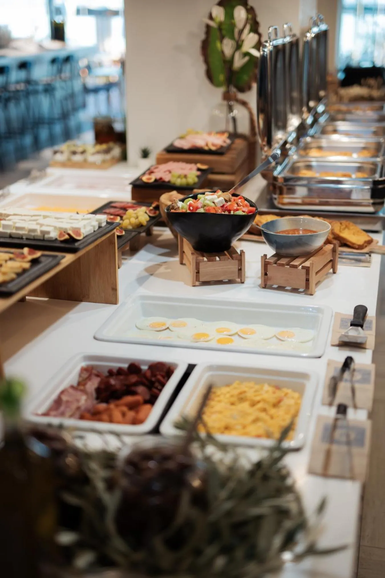 Restaurant/places to eat in Blue Carpet Luxury Suites