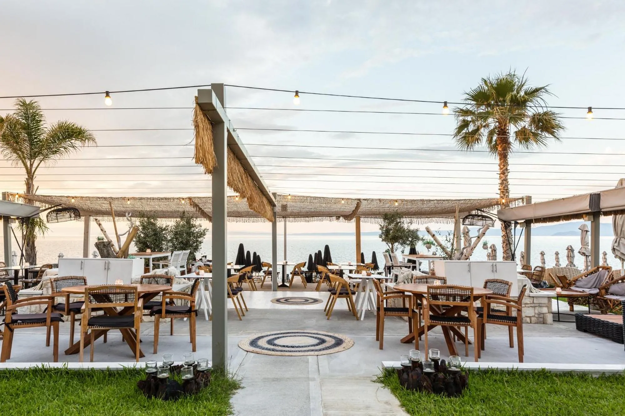 Restaurant/places to eat in Blue Carpet Luxury Suites