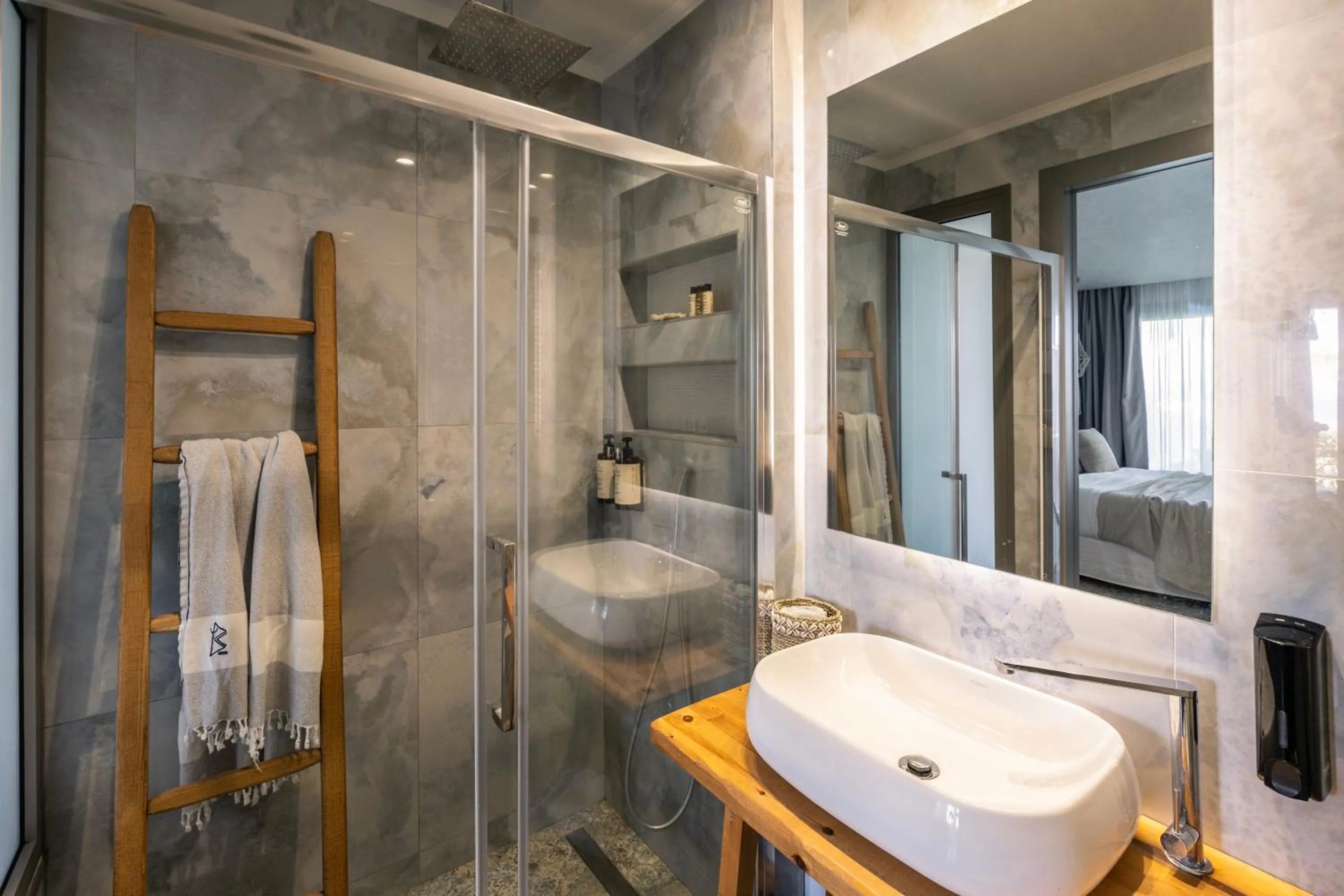 Blue Carpet Luxury Suites