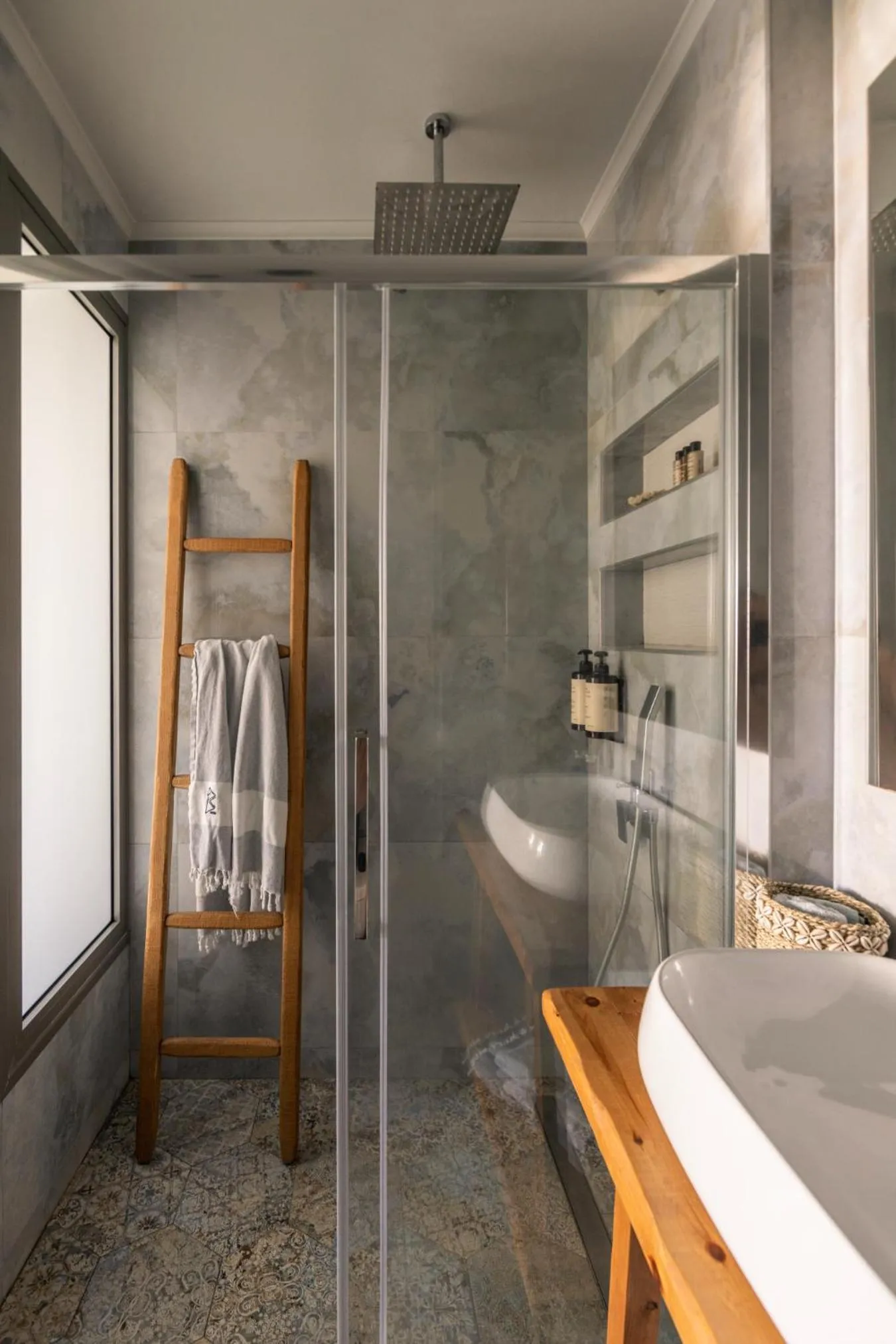 Blue Carpet Luxury Suites