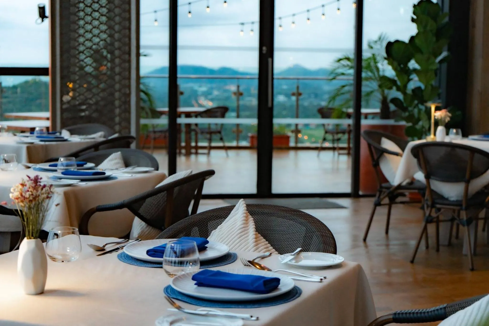 Restaurant/places to eat in Holiday Inn Resort Vana Nava Hua Hin by IHG