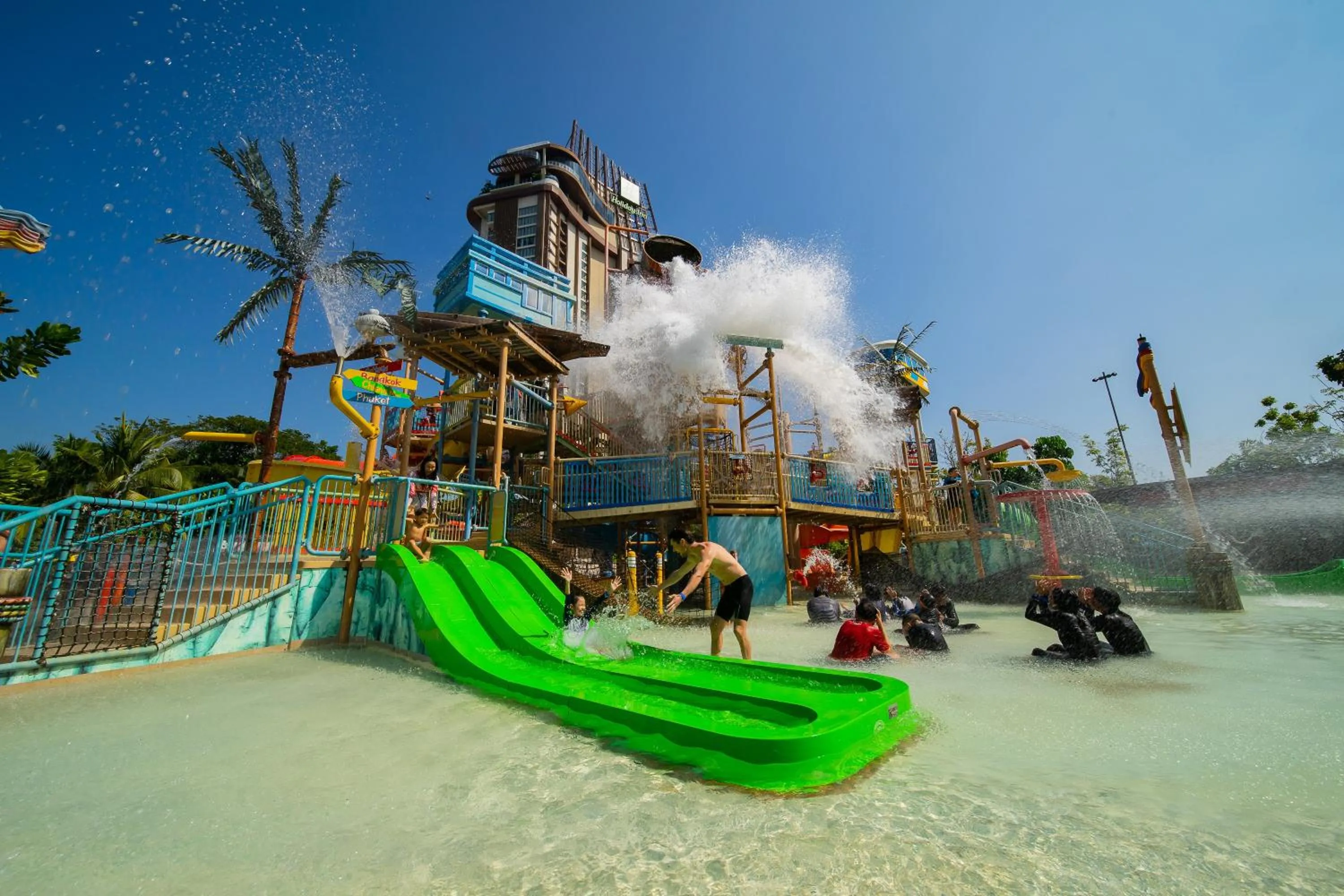 Area and facilities in Holiday Inn Resort Vana Nava Hua Hin by IHG