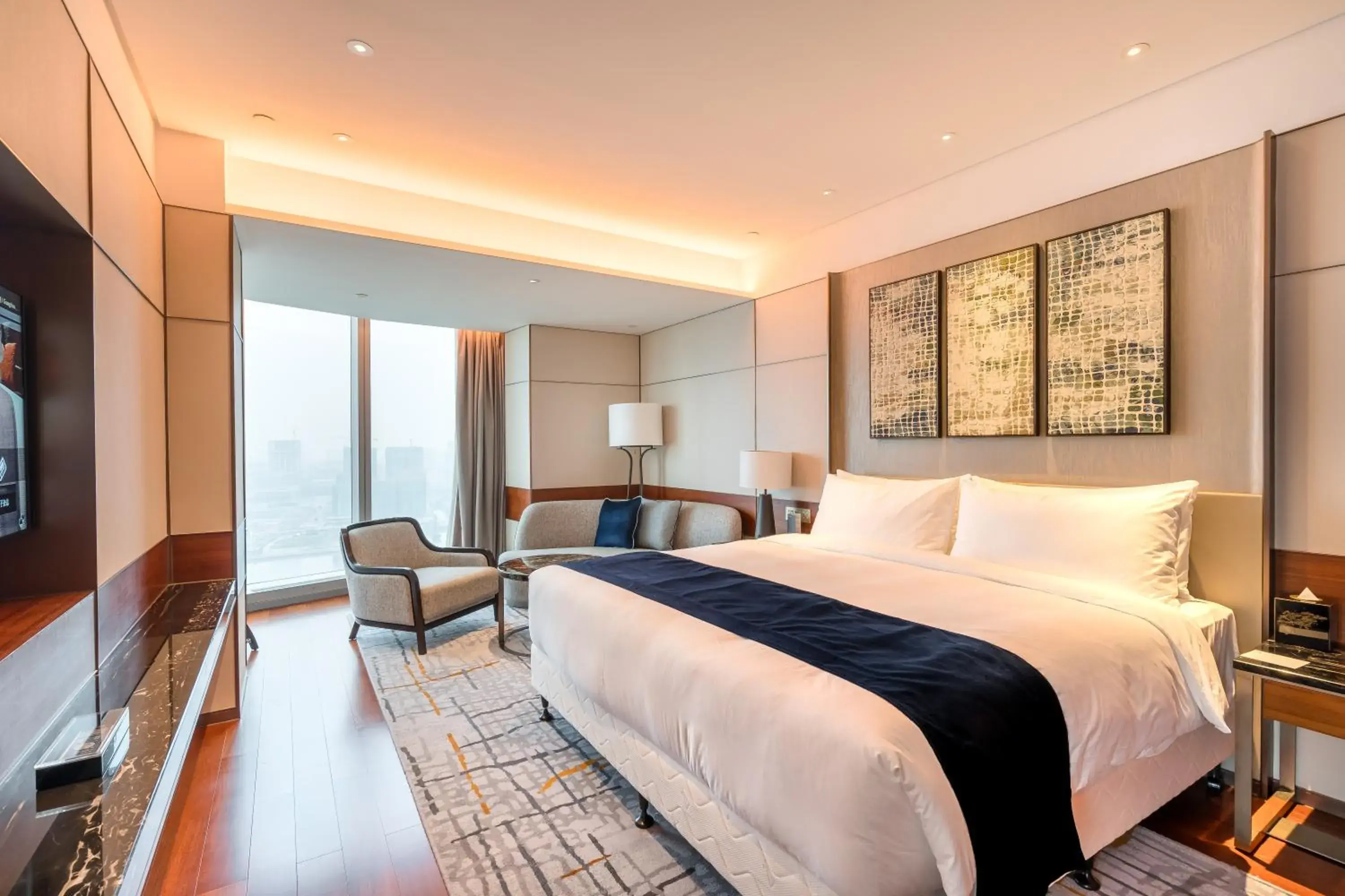 1 King Bed Junior Suite Pearl River View in InterContinental Guangzhou Exhibition Center by IHG 1 King Bed Junior Suite Pearl River View in InterContinental Guangzhou Exhibition Center by IHG