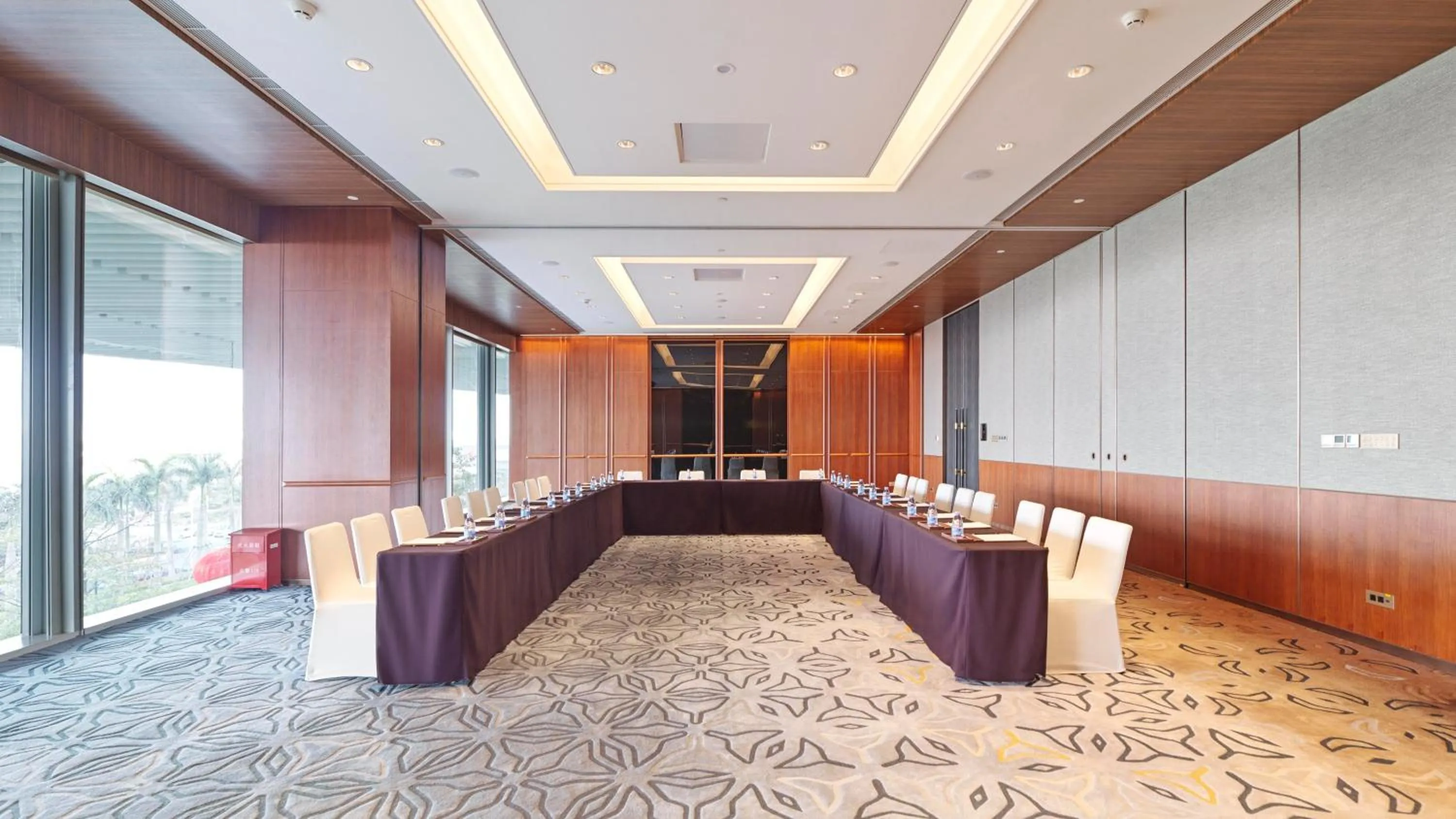 Meeting/conference room in InterContinental Guangzhou Exhibition Center by IHG