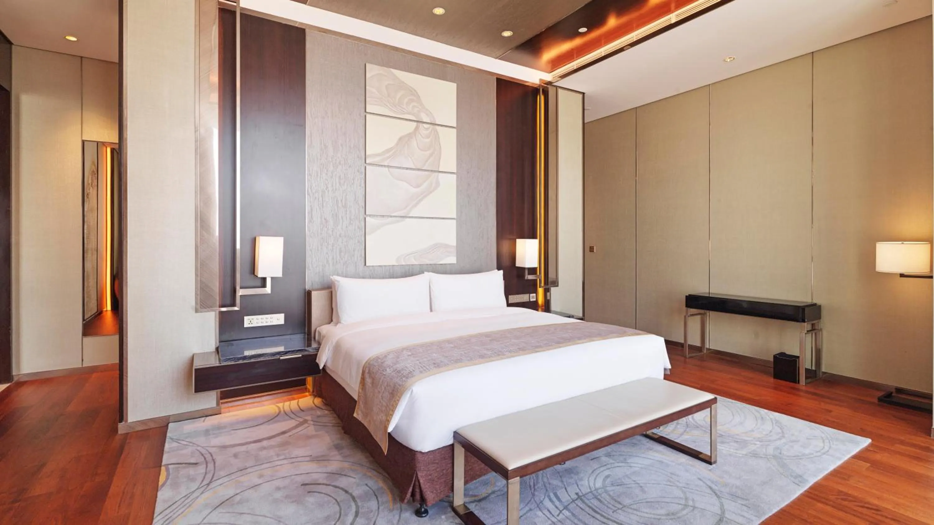 Photo of the whole room, Bed in InterContinental Guangzhou Exhibition Center by IHG