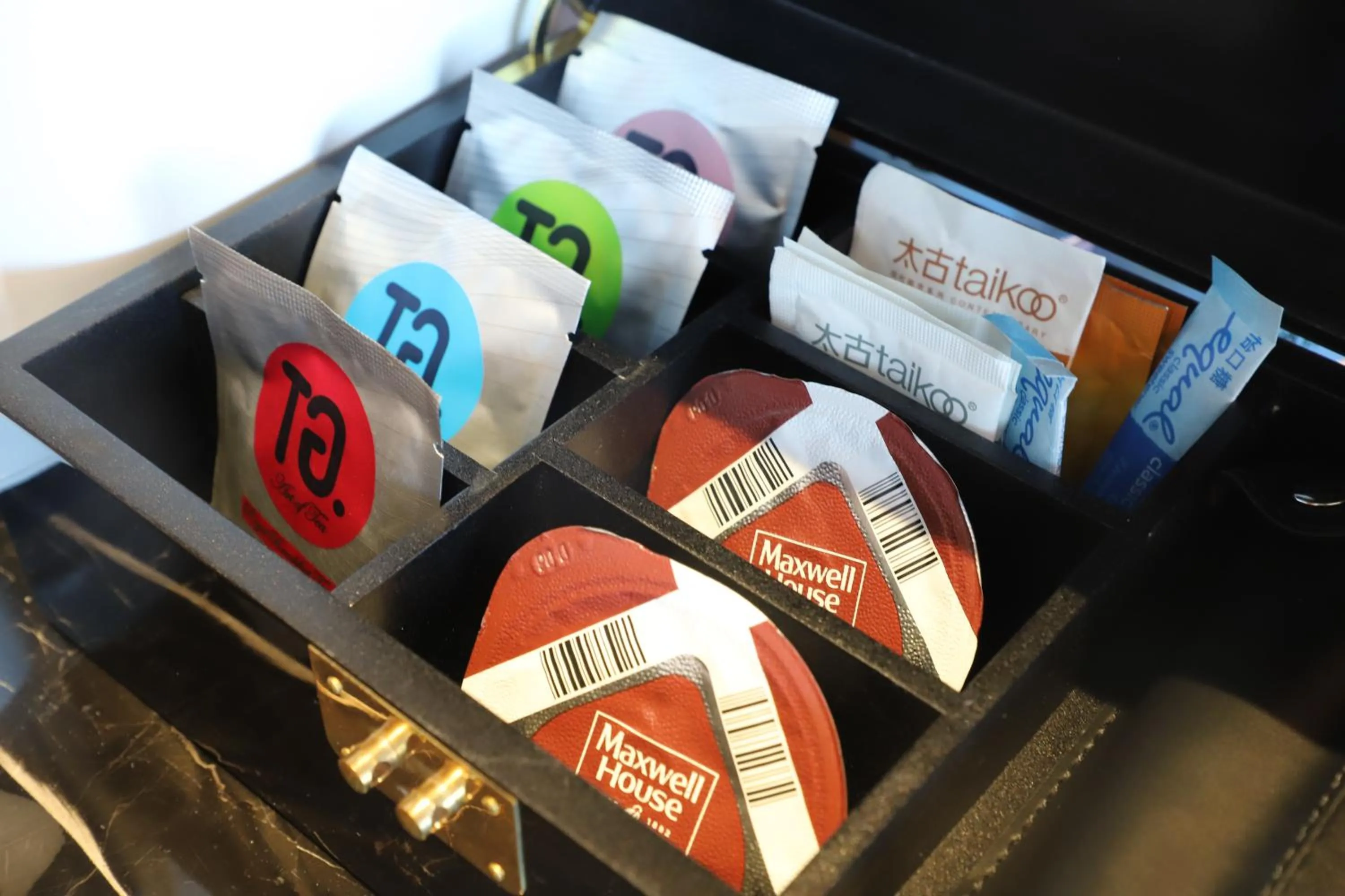 Coffee/tea facilities in InterContinental Guangzhou Exhibition Center by IHG