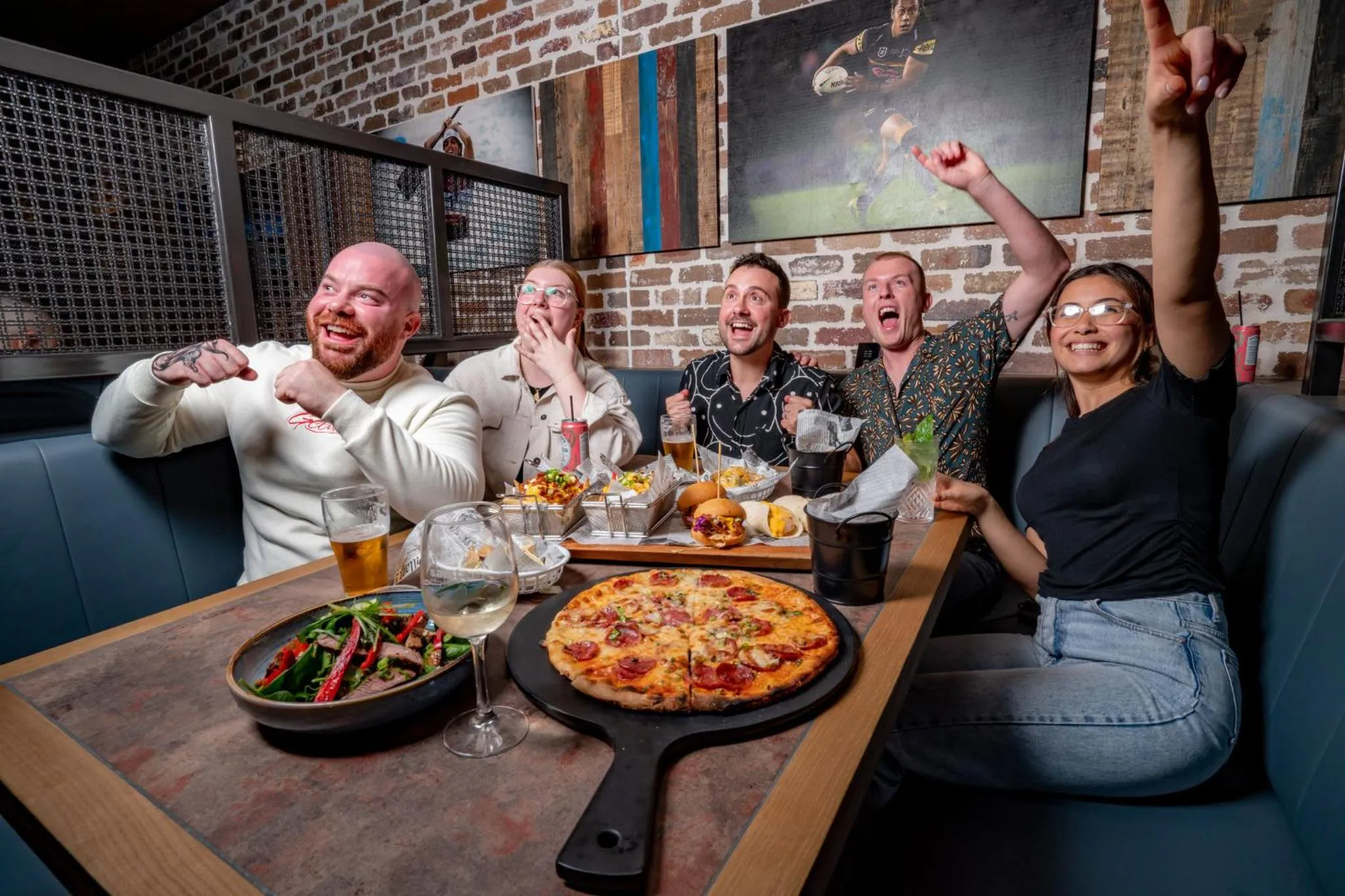 Lounge or bar in Holiday Inn Sydney St Marys by IHG