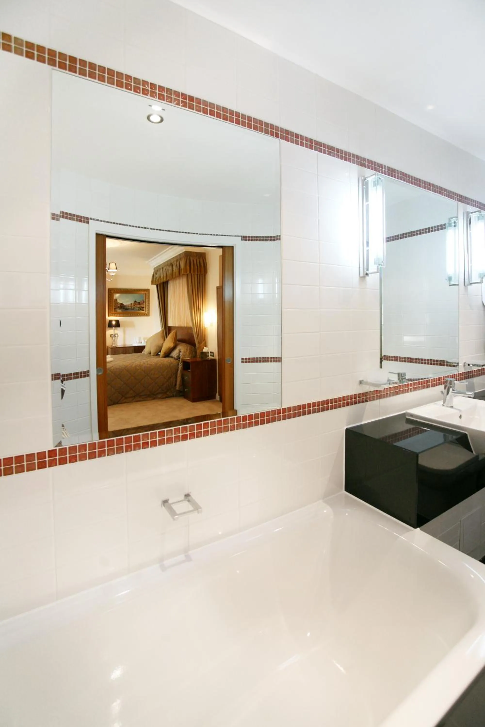Bathroom, Bed in Legends Hotel