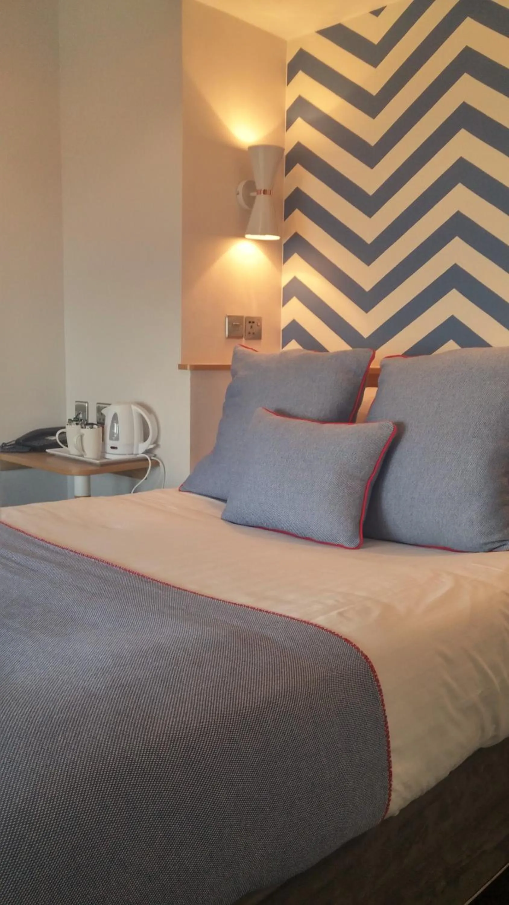 Bedroom, Bed in Legends Hotel