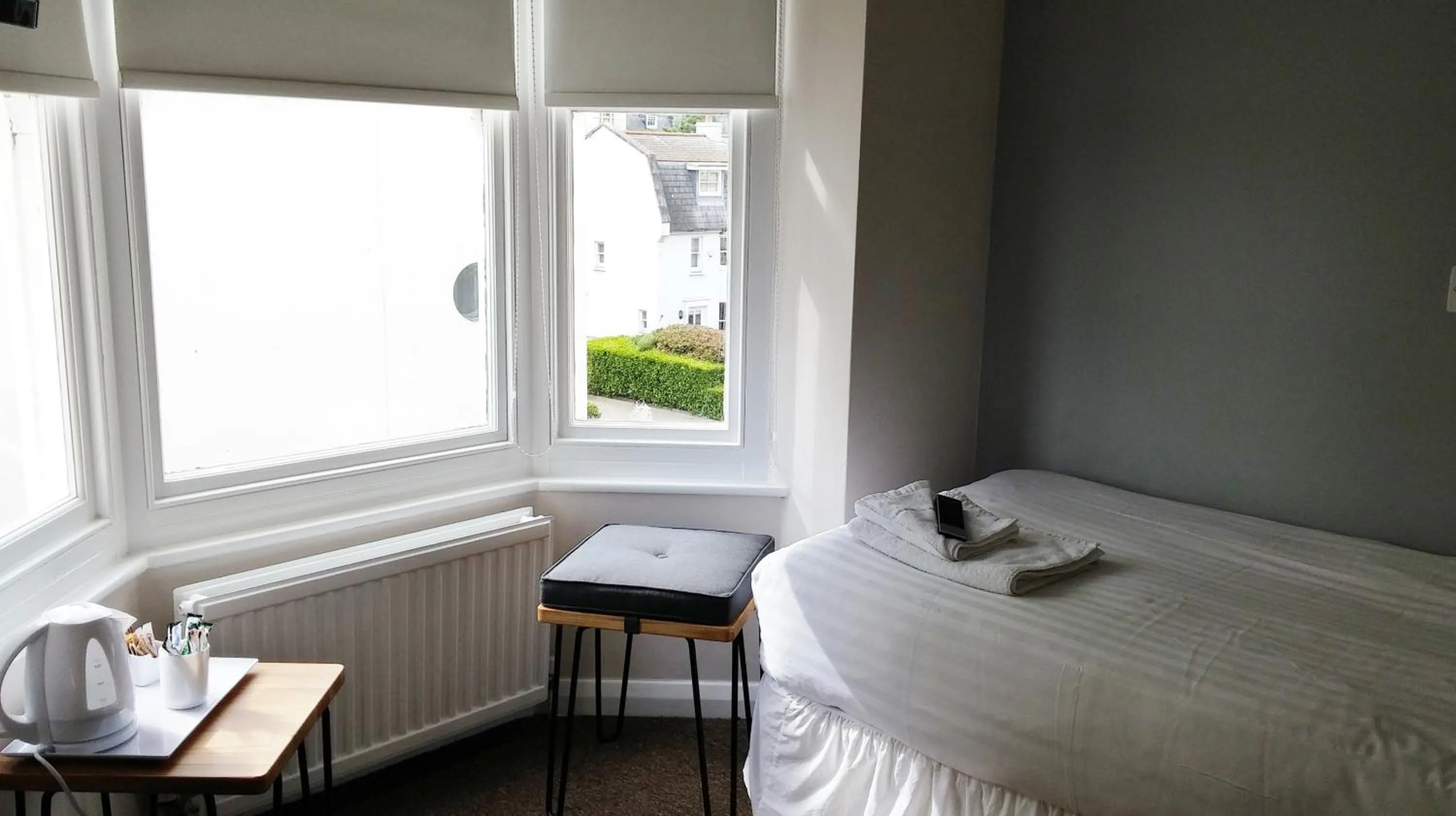 Bedroom, Bed in Legends Hotel