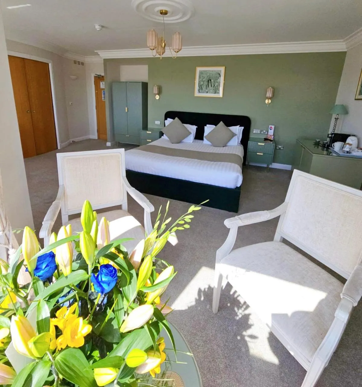 Bedroom, Bed in Legends Hotel