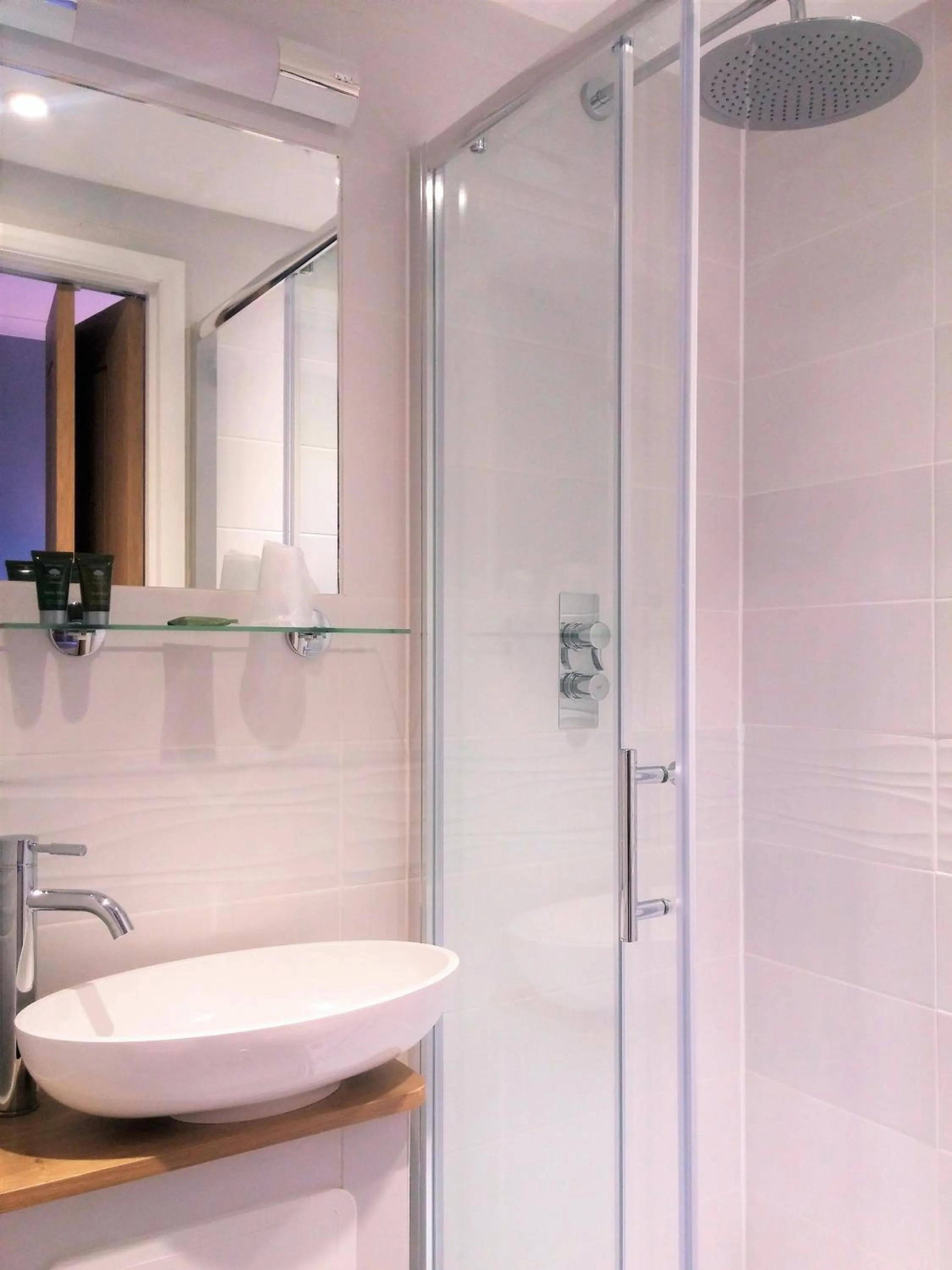 Bathroom in Legends Hotel