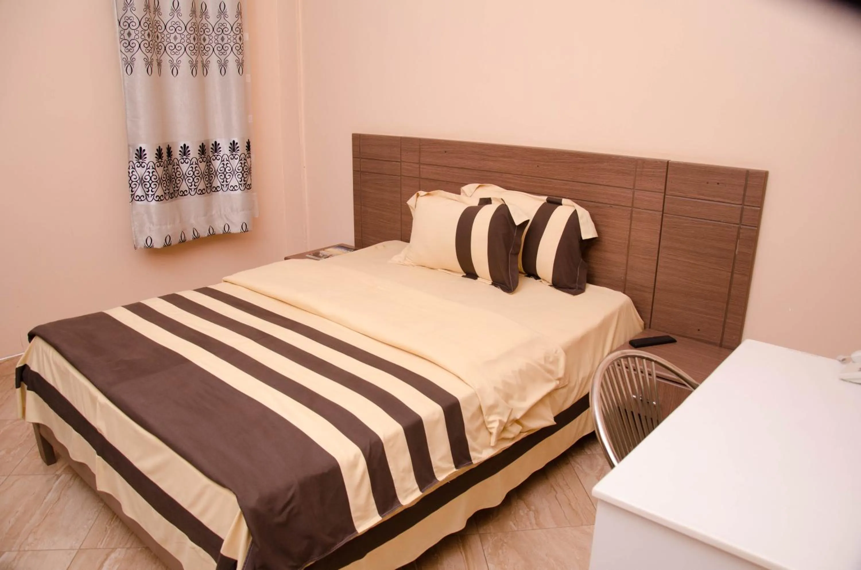 Bed in Agenda 2000 Hotels Ltd