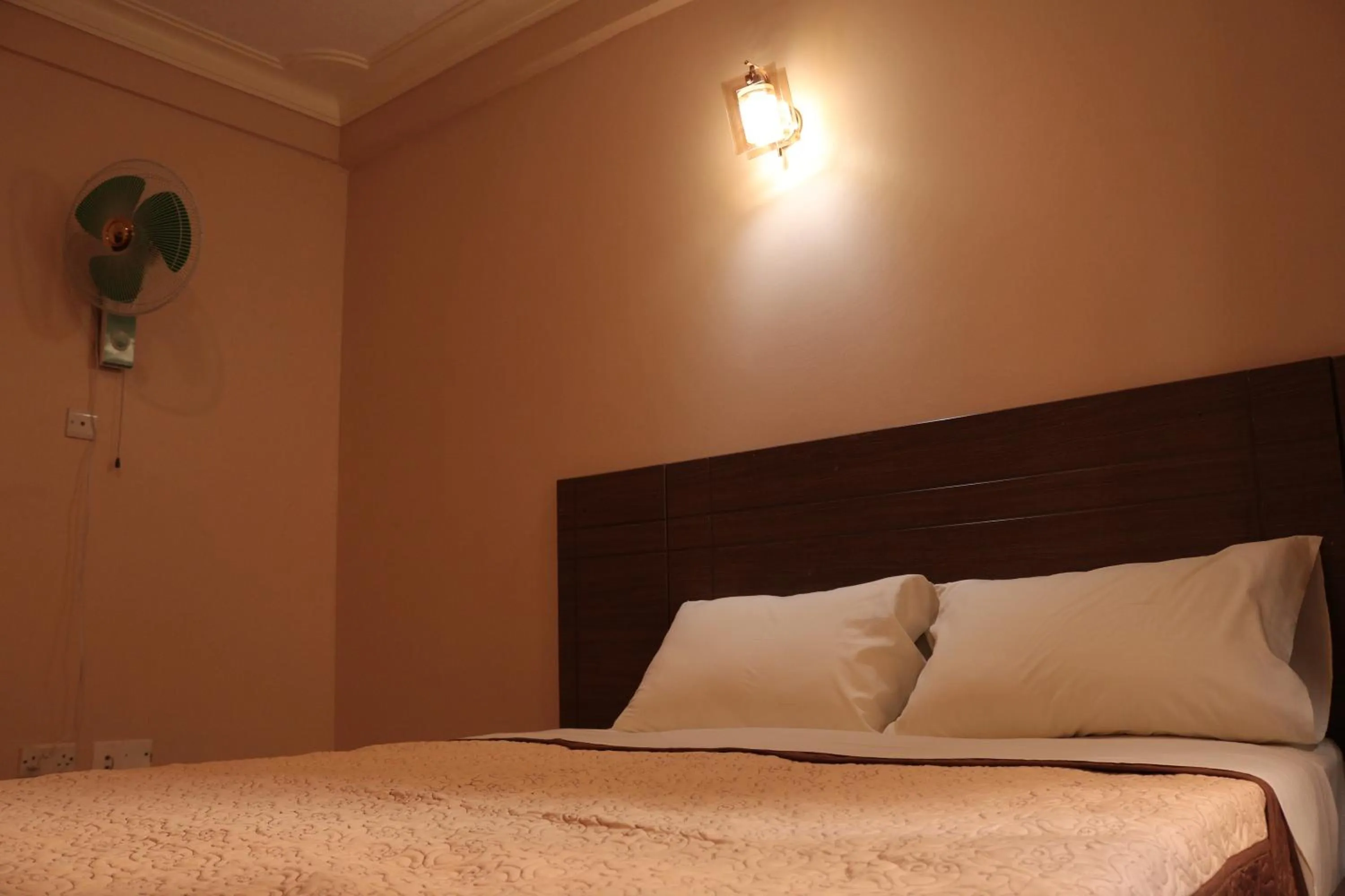 Bed in Agenda 2000 Hotels Ltd