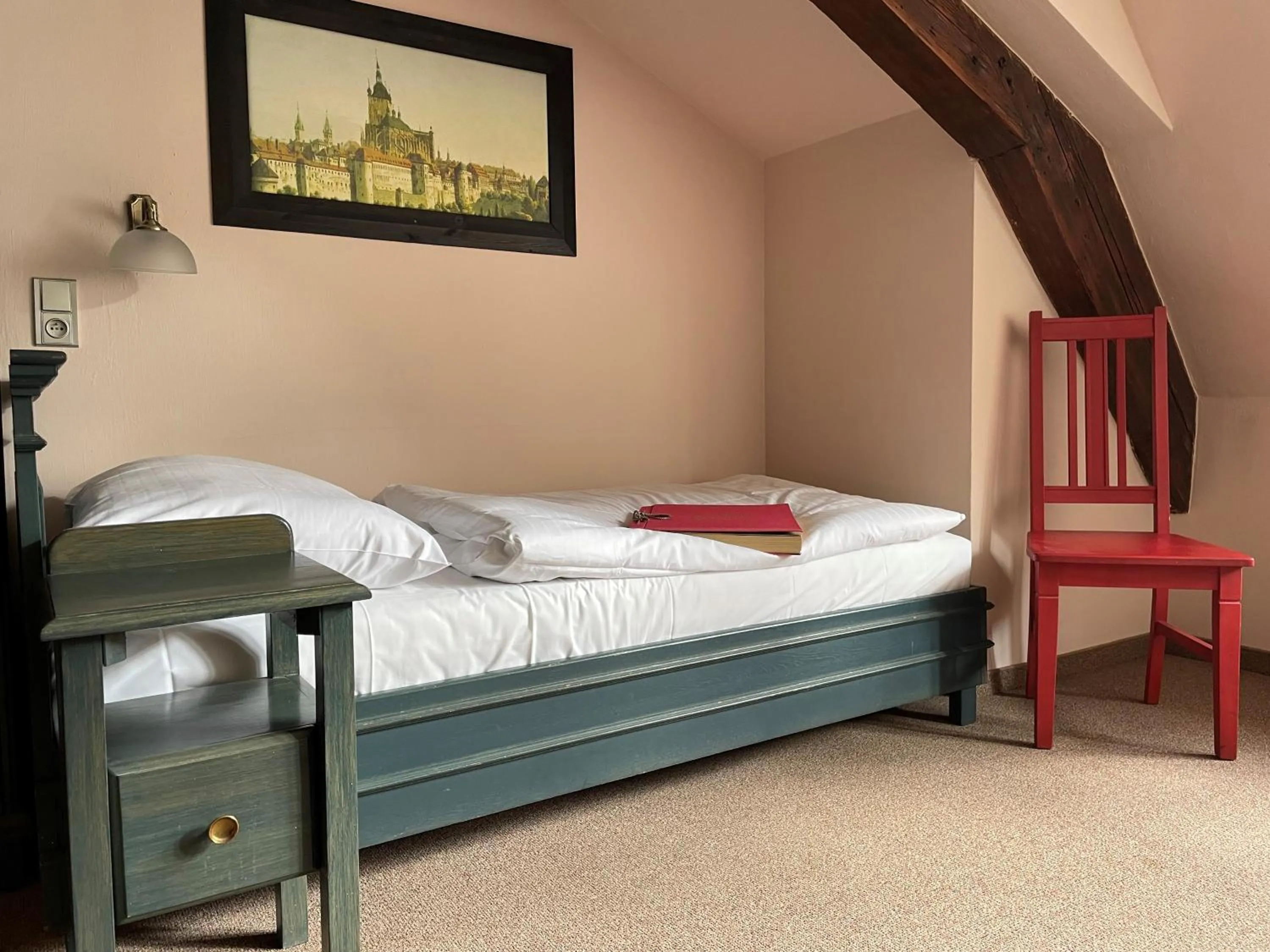 Bed in U Cervene zidle - Red Chair Hotel