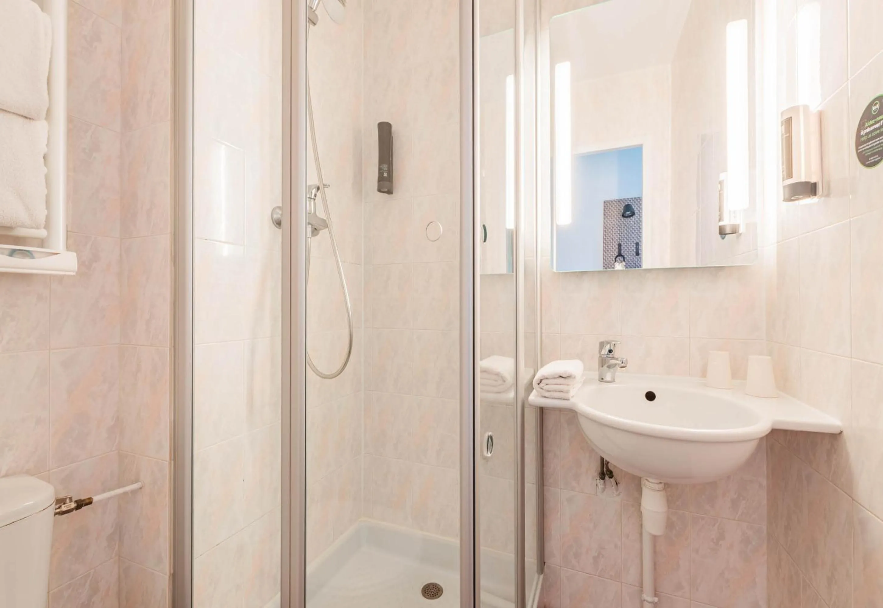 Bathroom in B&B HOTEL Mulhouse Kingersheim