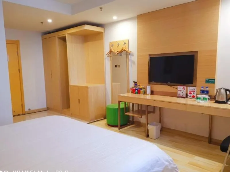 Bed in GreenTree Inn DaLian JinZhou District Light Industry College Express Hotel