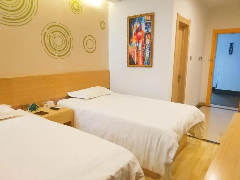Bed in GreenTree Inn DaLian JinZhou District Light Industry College Express Hotel