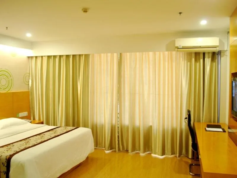 Bed in GreenTree Inn Chizhou High-Speed Railway Station Hotel