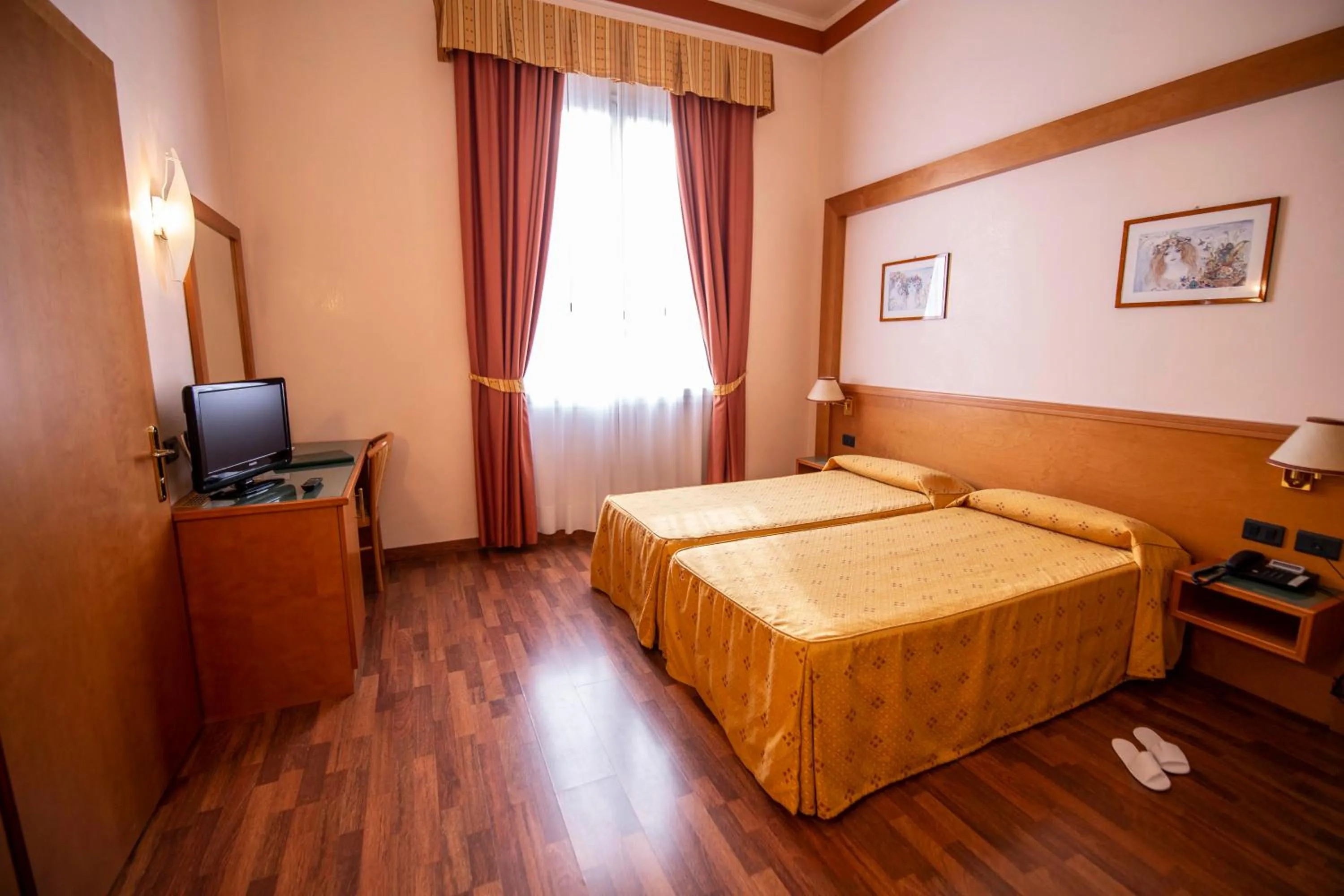 Bed in Hotel Estense