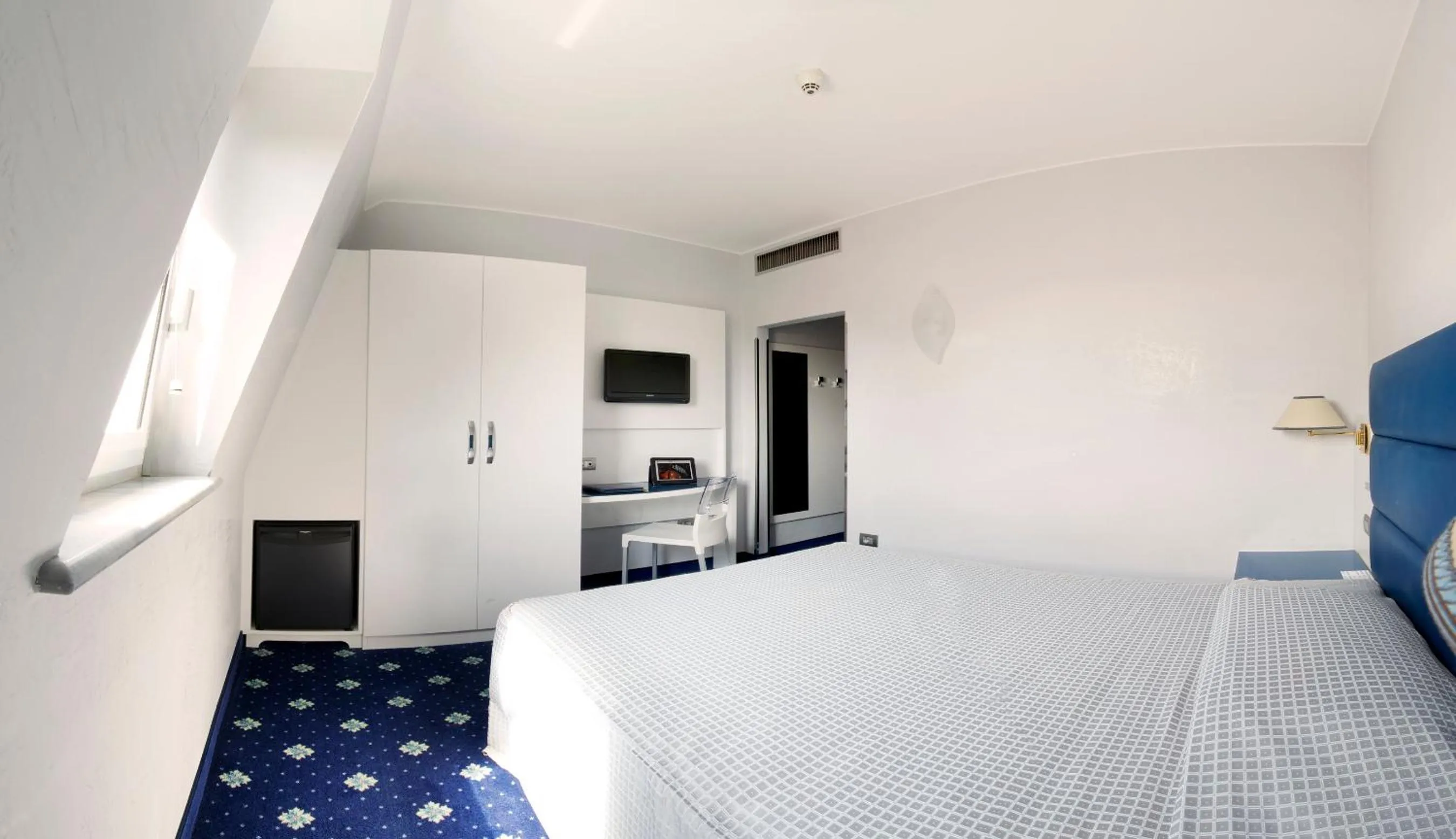 Photo of the whole room, Bed in Hotel Estense