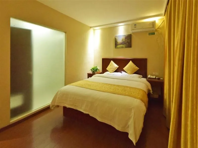 Bed in GreenTree Inn Shanghai Songjiang District Yanshou road Li ta Express Hotel