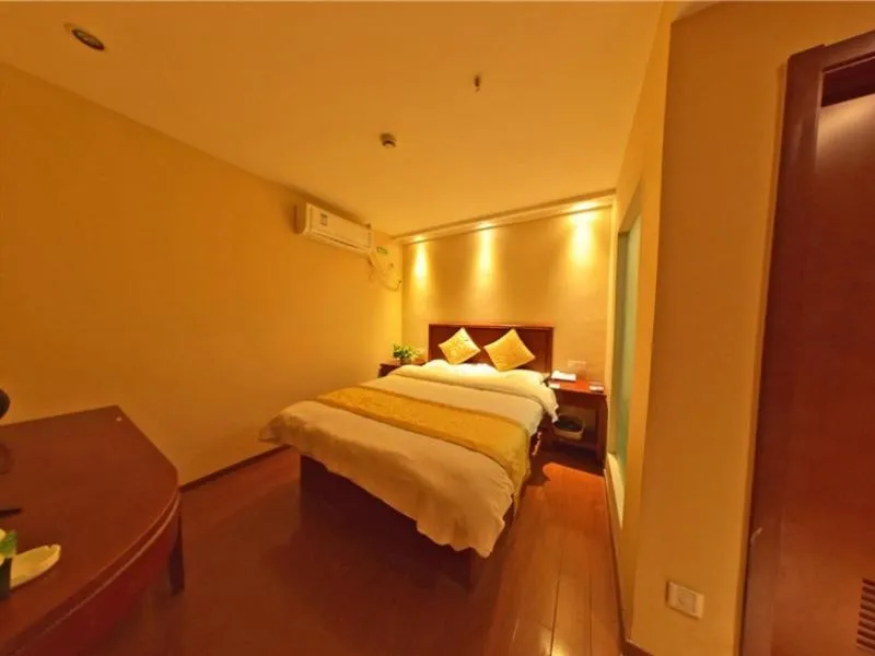 Bed in GreenTree Inn Shanghai Songjiang District Yanshou road Li ta Express Hotel