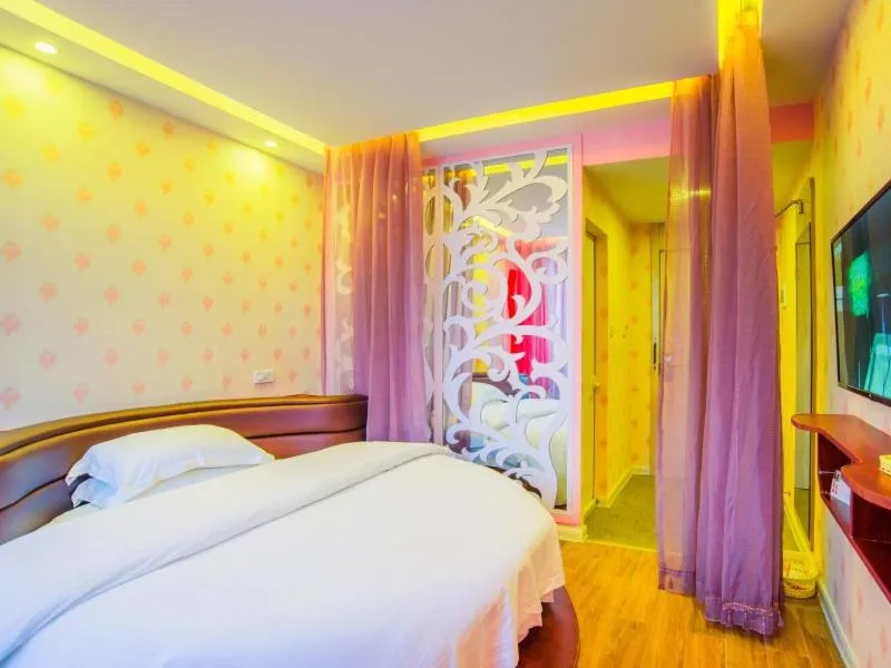 Bed in Shell Jingde Town Fuliang District Ceramics University Hotel