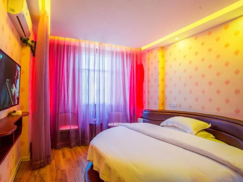 Bed in Shell Jingde Town Fuliang District Ceramics University Hotel