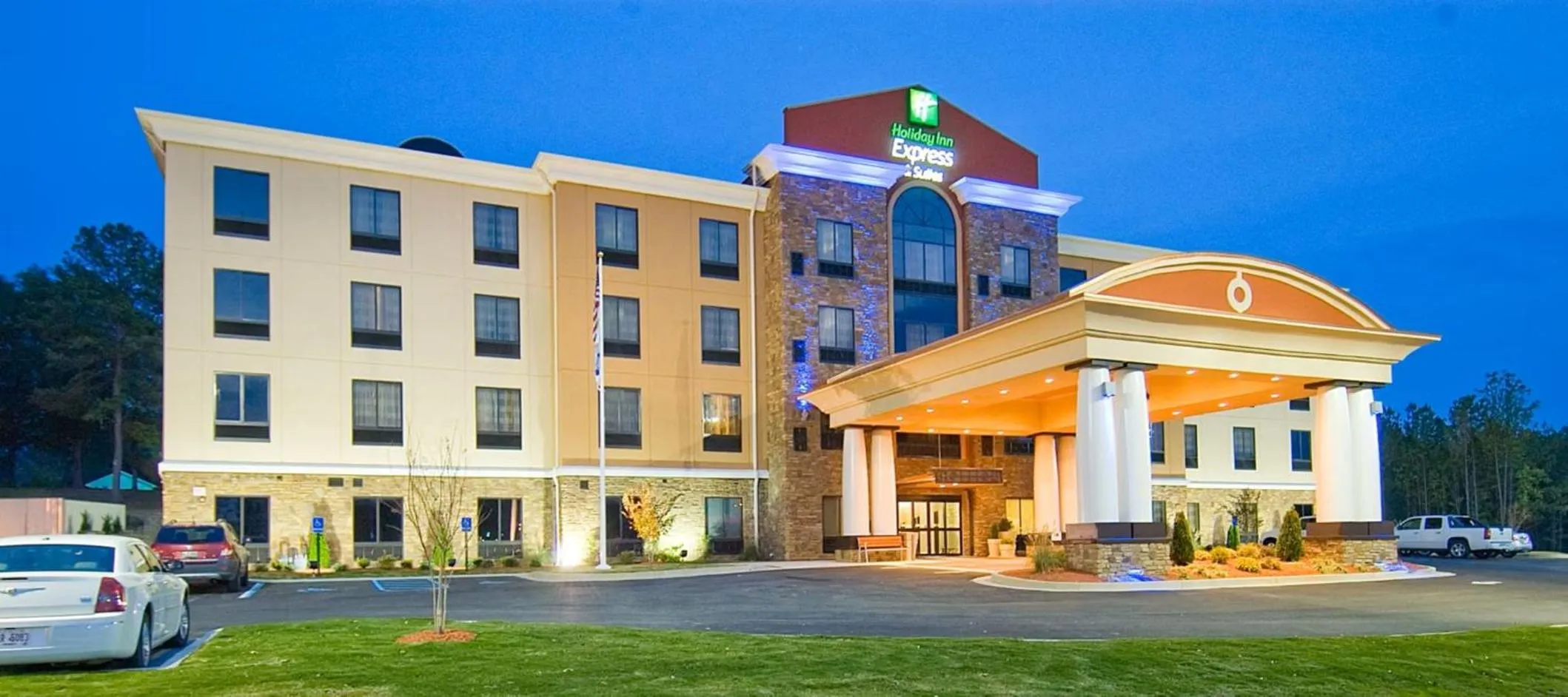 Property building in Holiday Inn Express Fulton by IHG