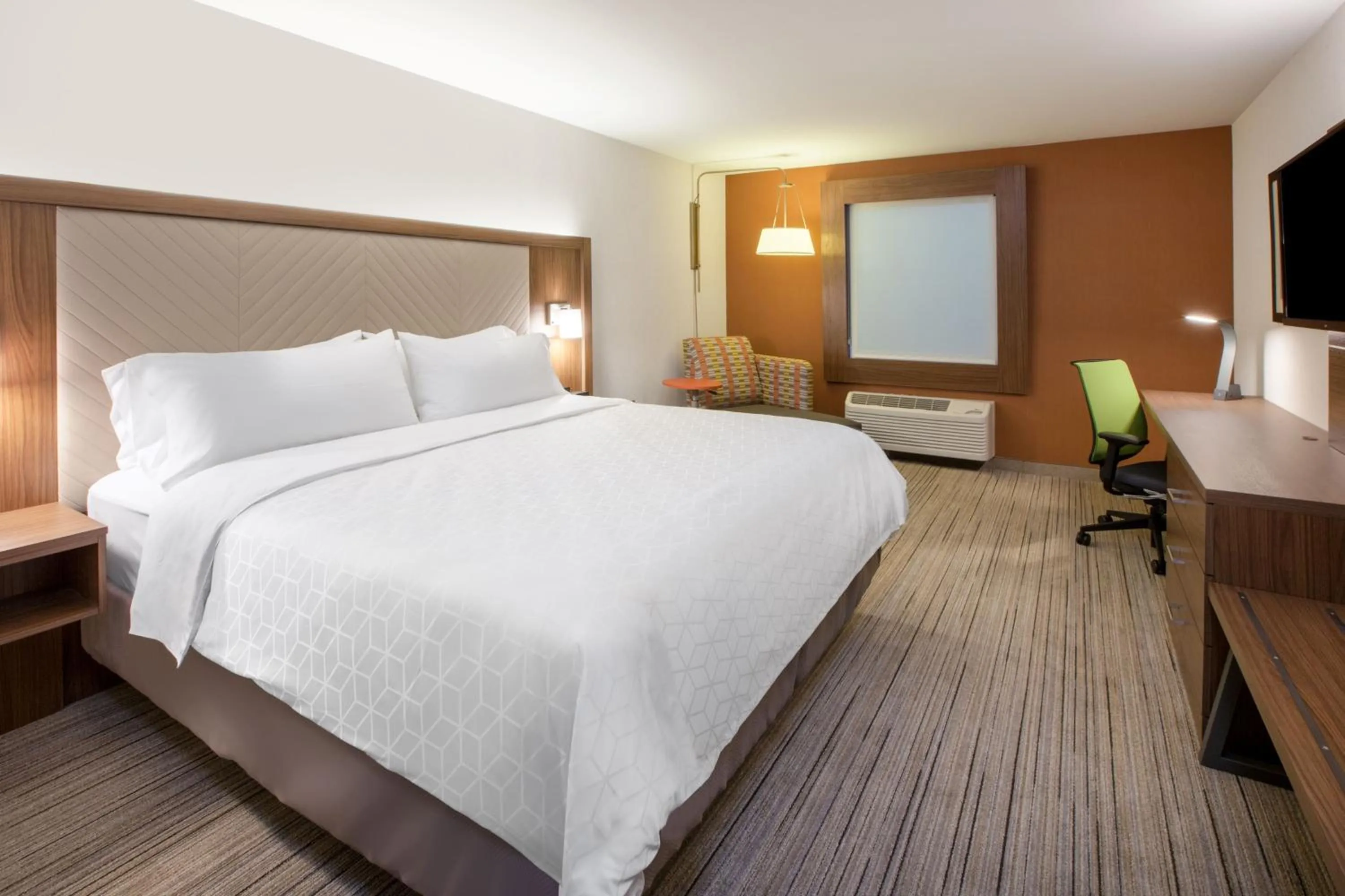 Photo of the whole room, Bed in Holiday Inn Express Fulton by IHG